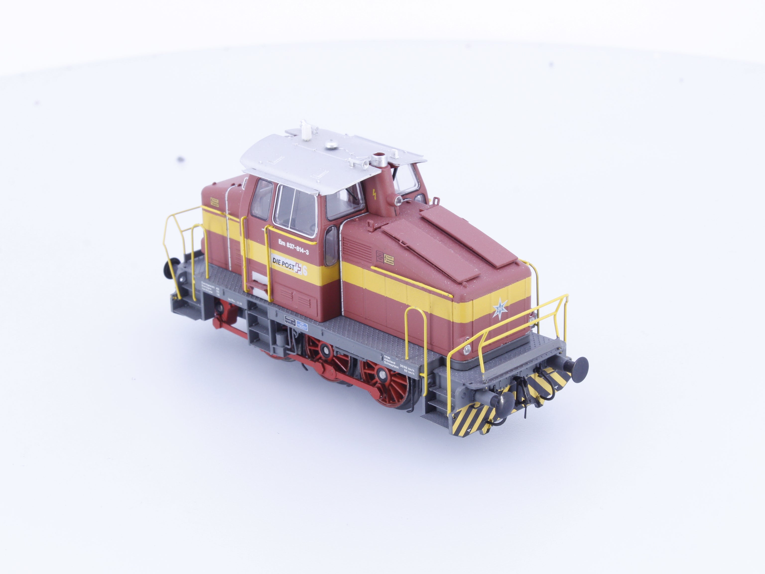 ADE Eisenbahn-Modelle 155002 HO SBB-CFF-FFS DHG 500 C La Poste Diesel Locomotive 814-3 DCC