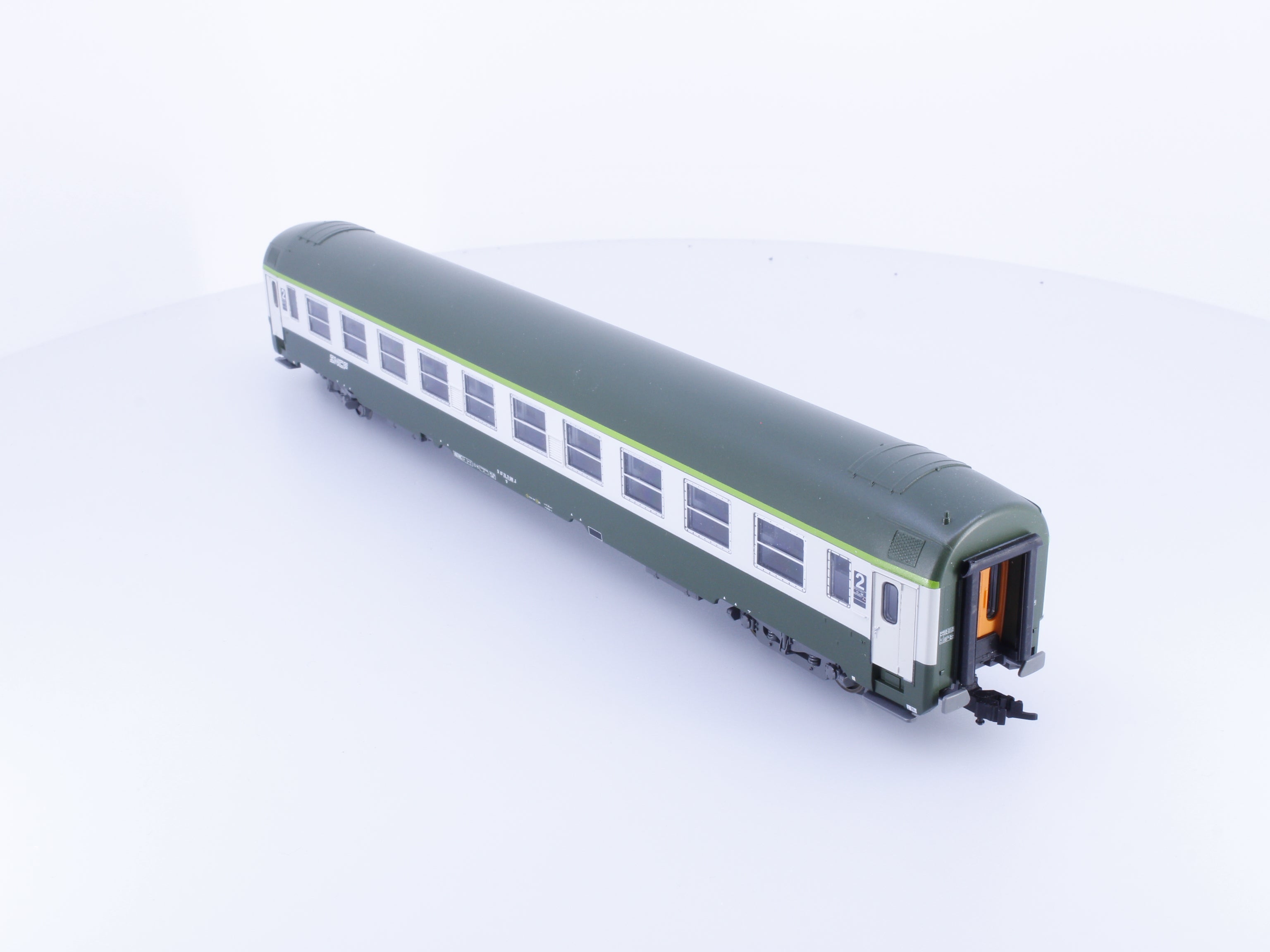 Roco 45589 HO SNCF Personenwagen 2.KL 688-6