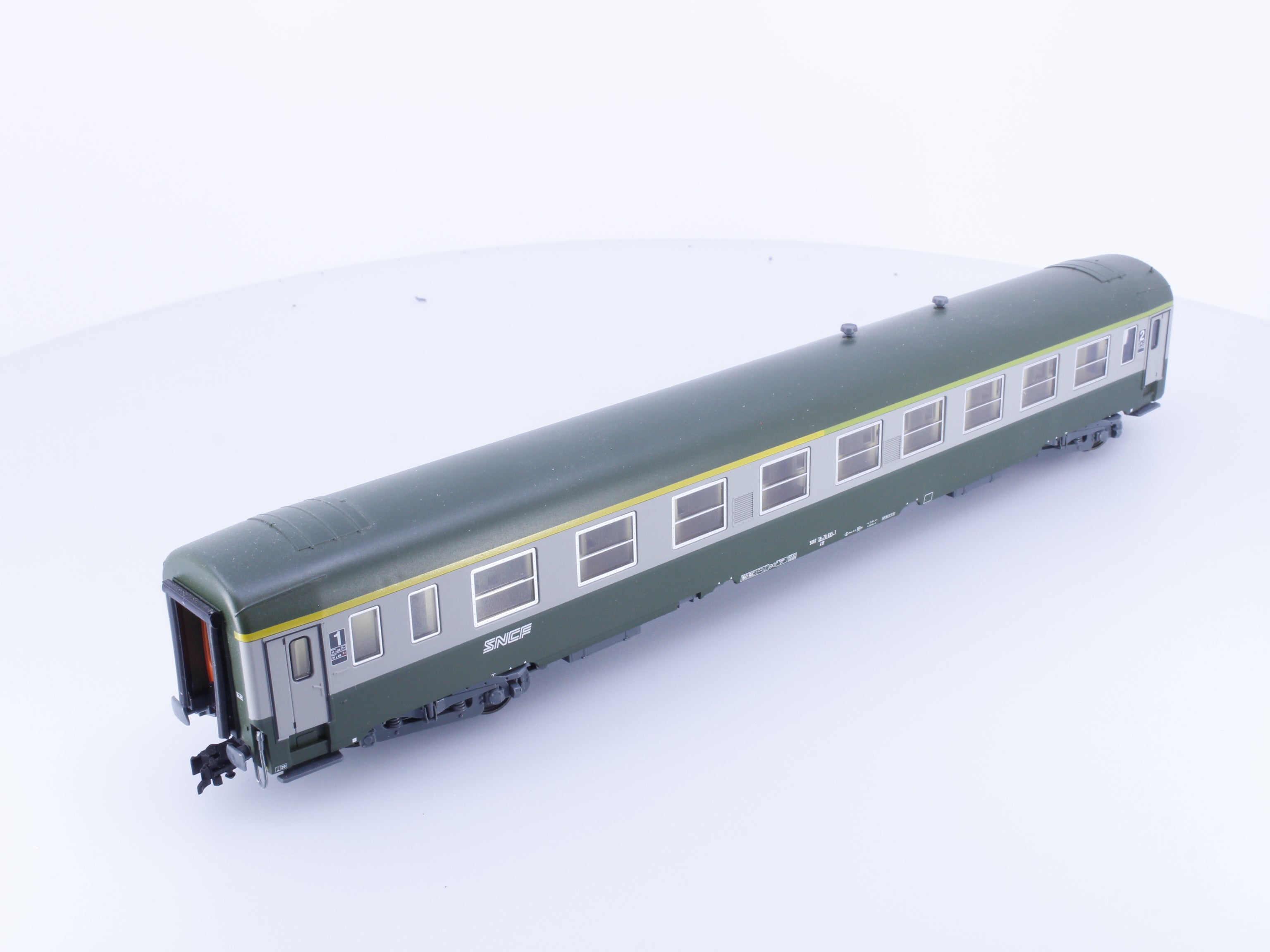 Roco 45201 HO SNCF Personenwagen Abteilwagen 1/2. Klasse 693-7