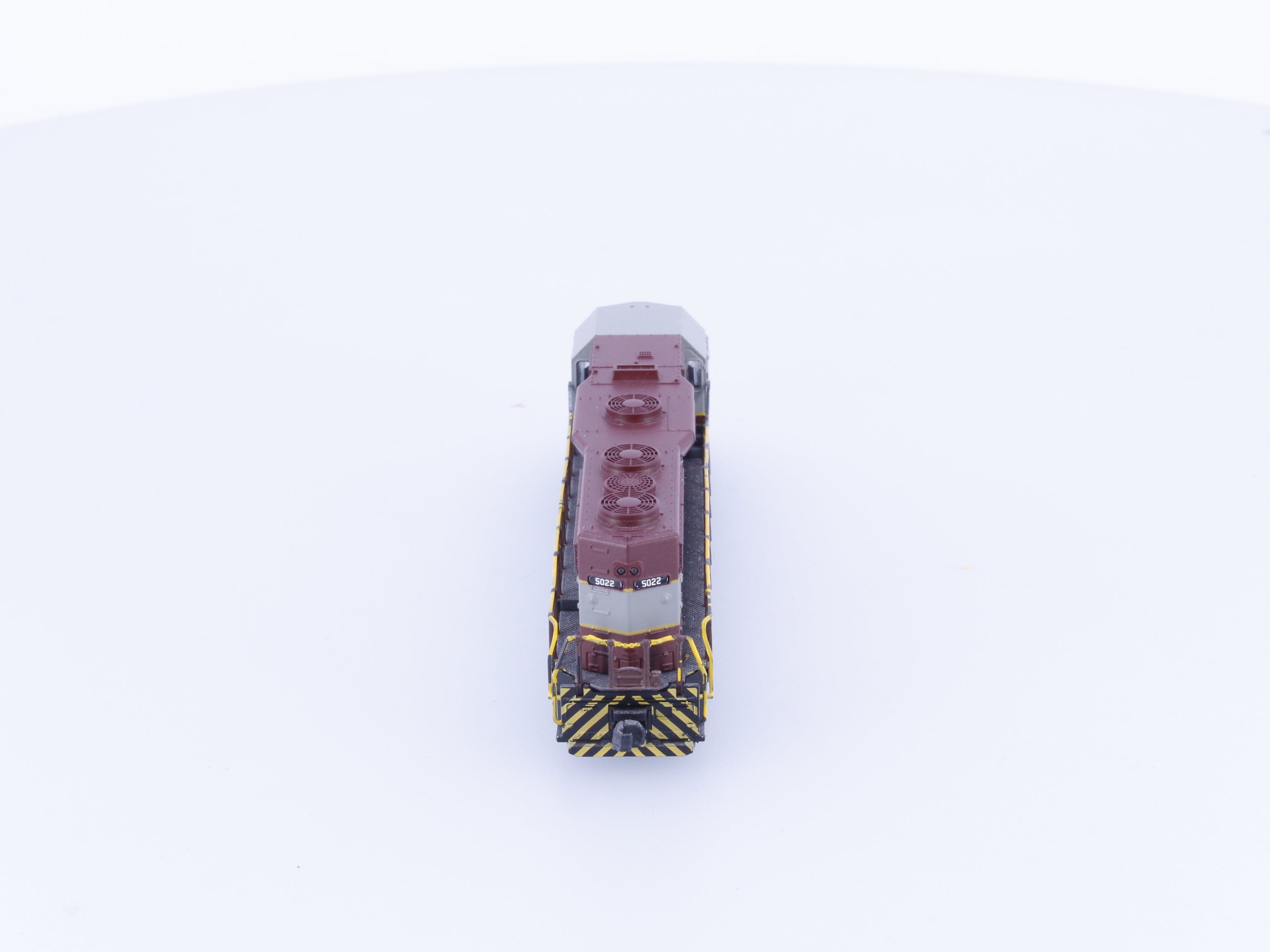 Kato 176-016 N GP38-2 Diesel Locomotive Canadian Pacific (CP) 5022 Analog DC