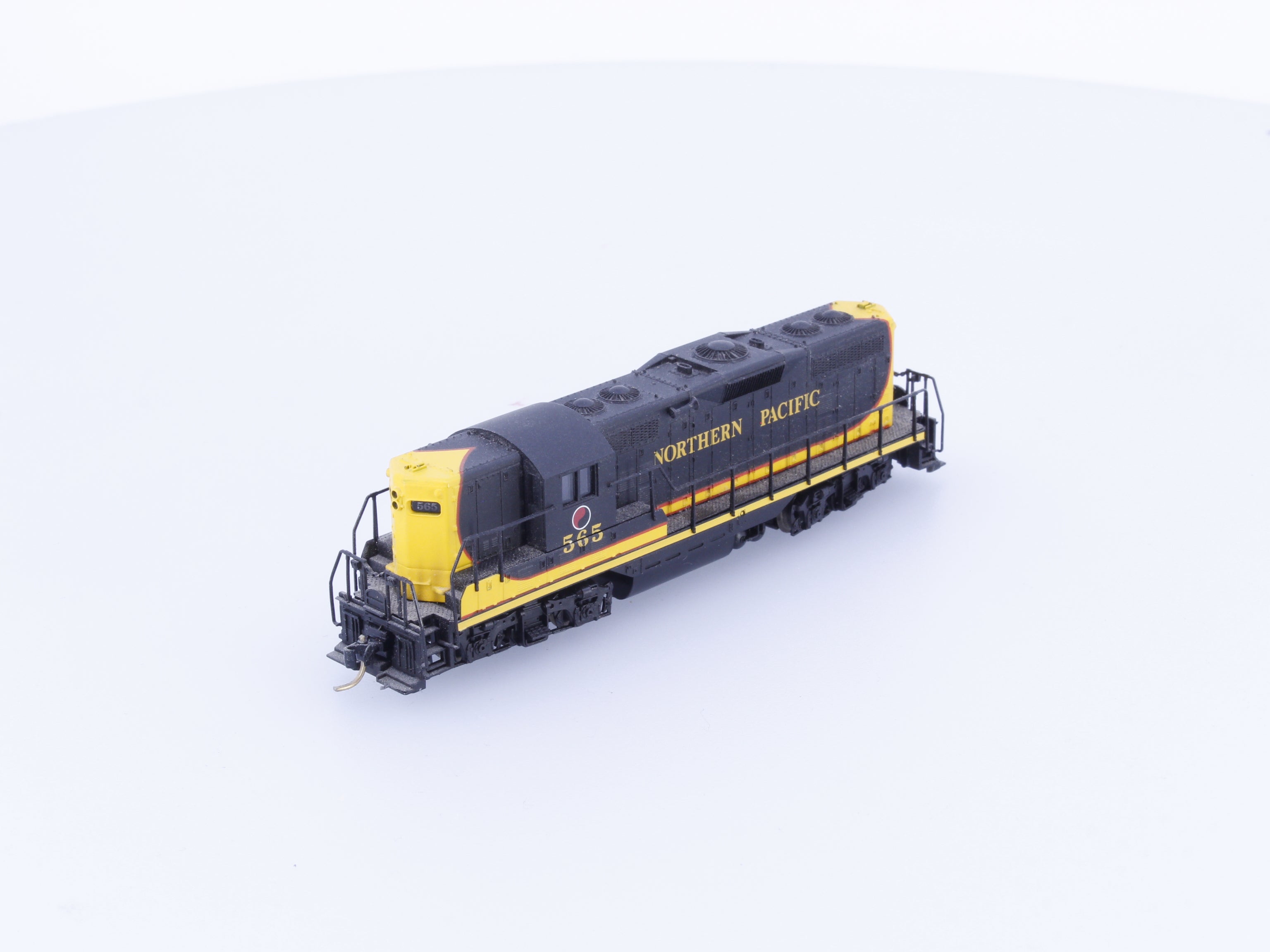 Atlas 48220 N GP-7 Phase 2 Diesel Locomotive Northern Pacific (NP) 568 Analog DC