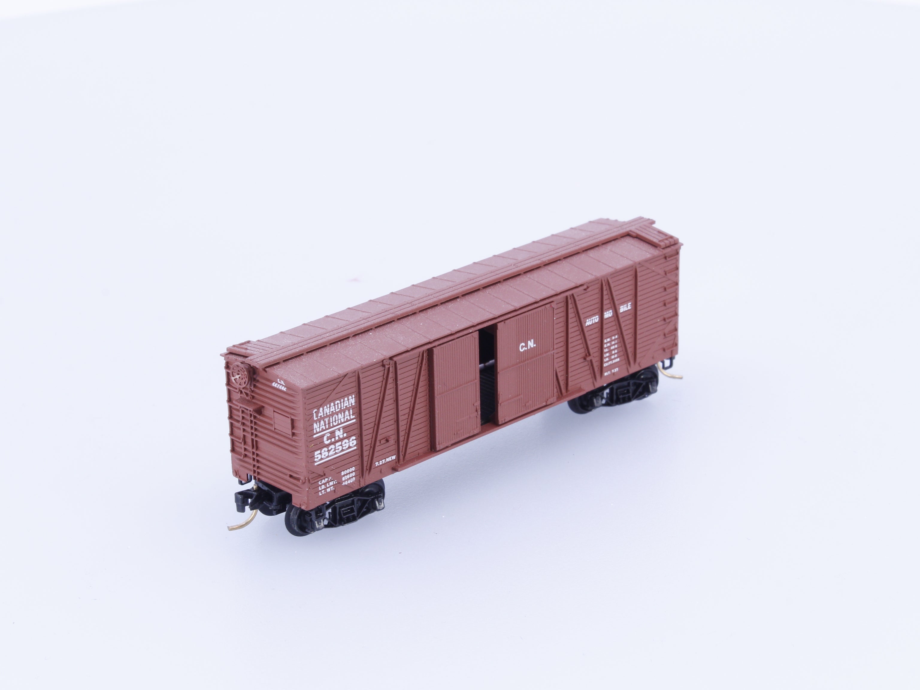 Micro Trains 29070 N 40' Outside Braced Box Car Canadian National (CN) 582596