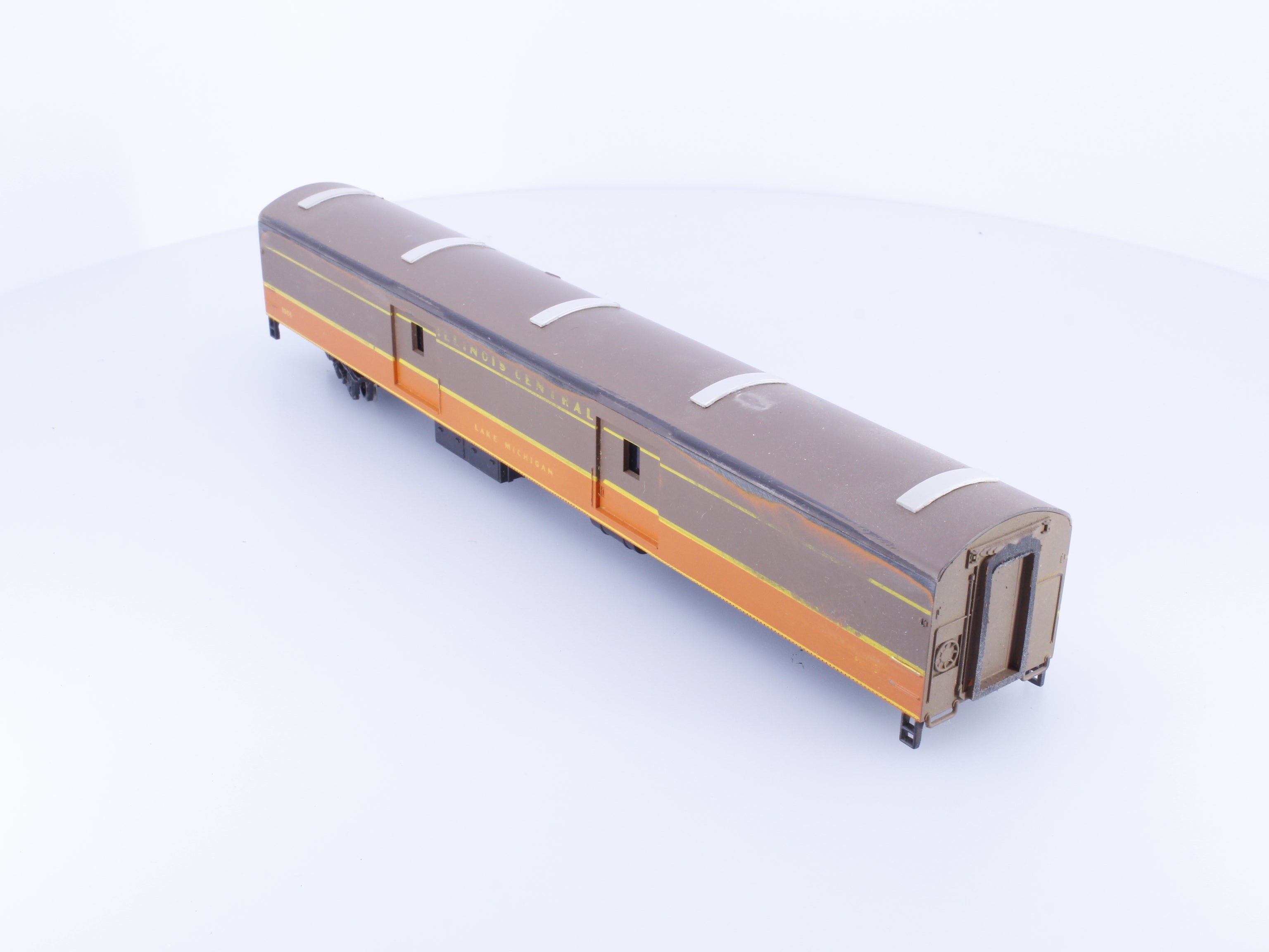 AHM Minitrains 1930 HO Smoothside Baggage Car Illinois Central (IC) LakeMichigan1901