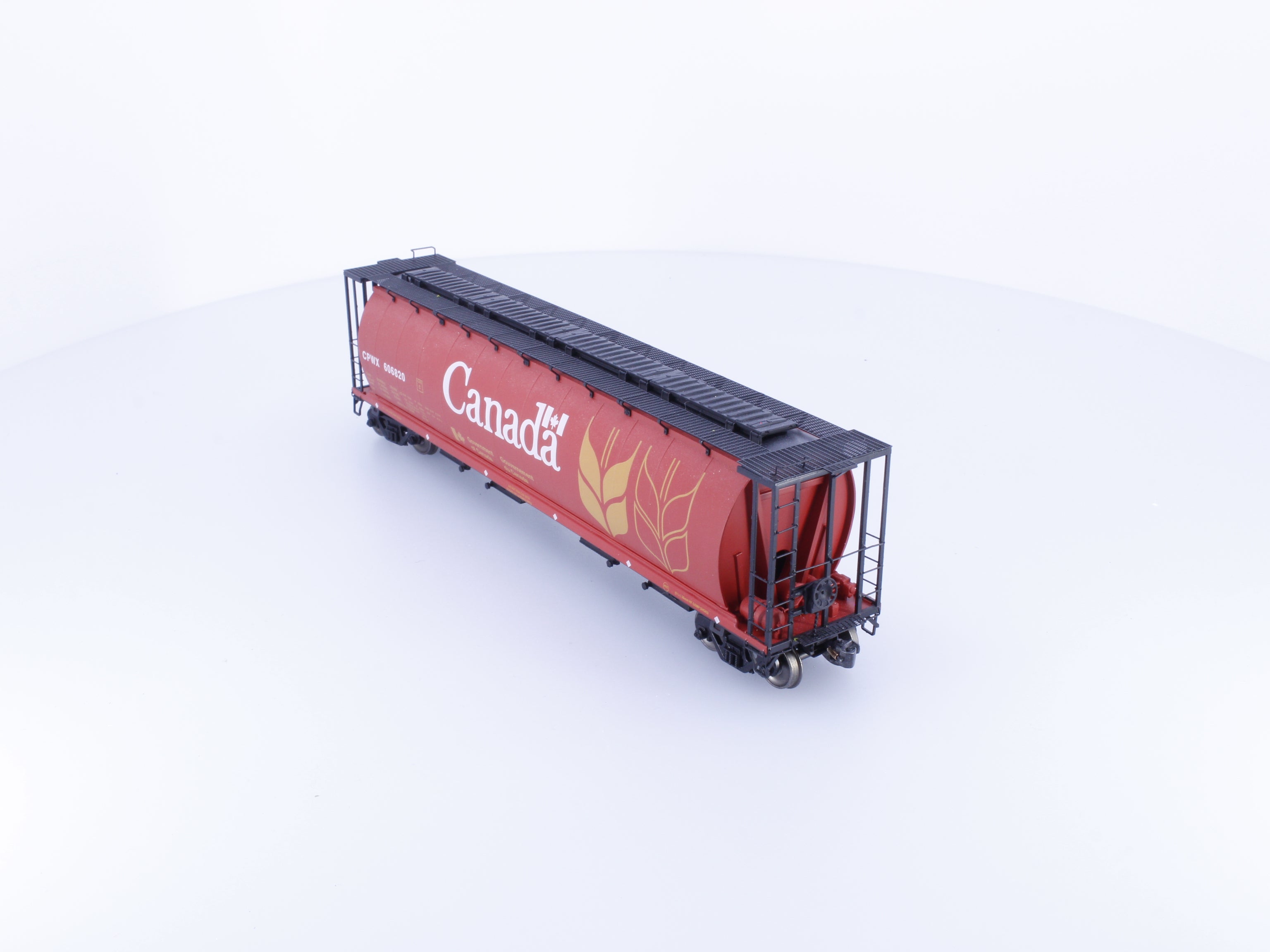 InterMountain 45102-152 HO Cylindrical Covered Hopper Red Canada Canadian Wheat Board (CNWX) 606820