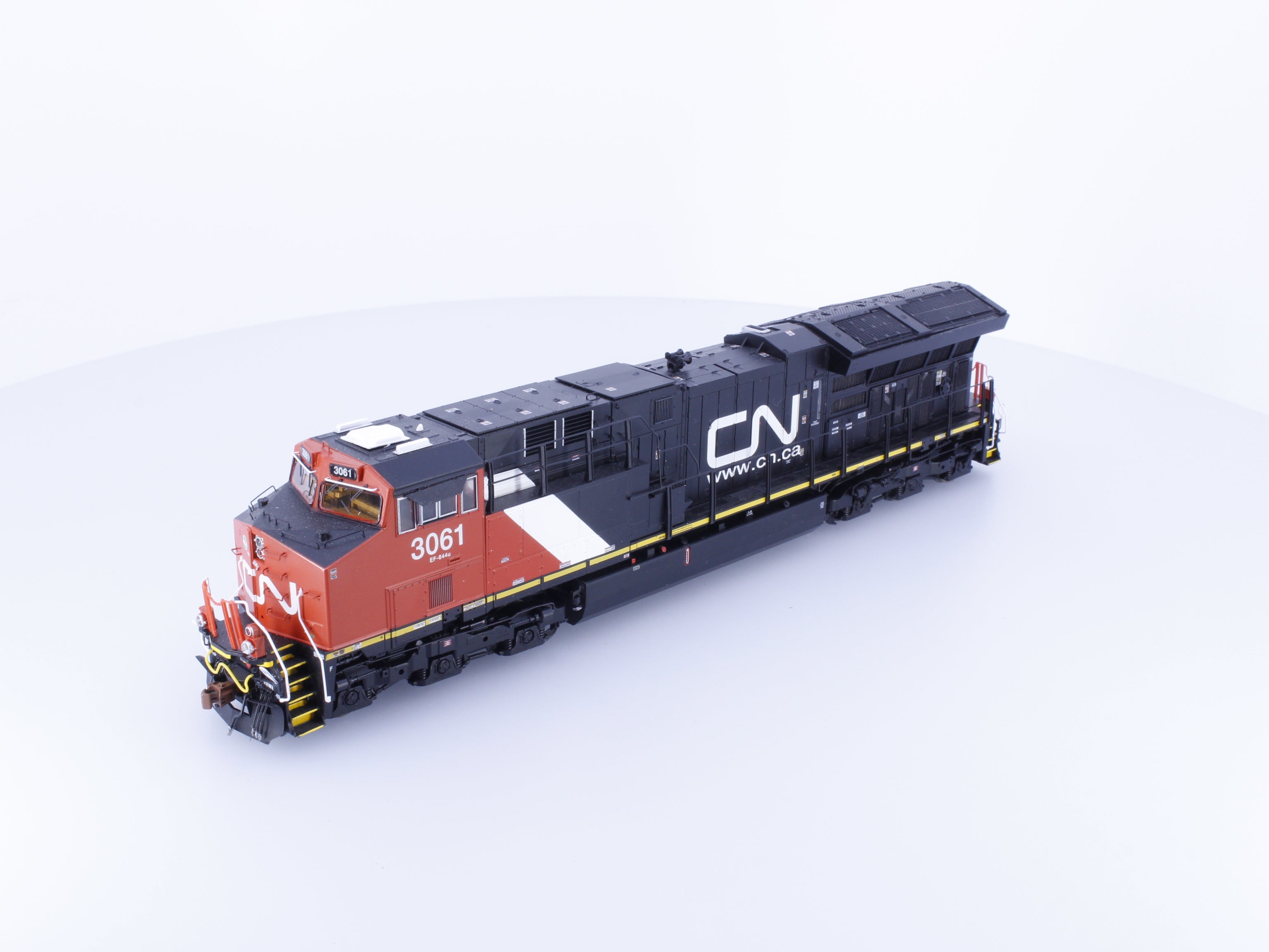 ScaleTrains SXT31092 HO GE Tier 4 GEVO ET44AC Diesel Locomotive Canadian National (CN) 3061 DCC & Sound