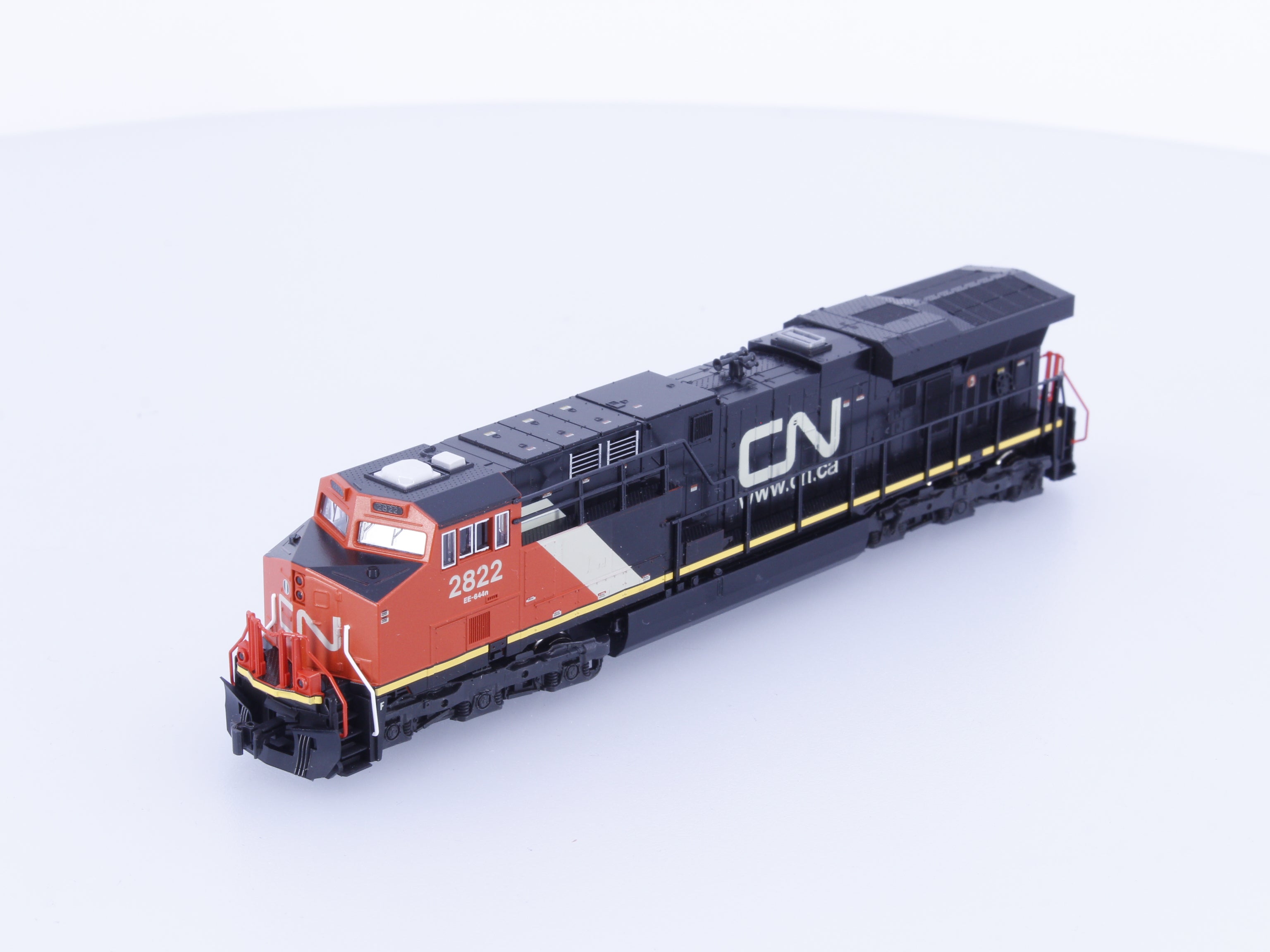Kato 176-8919 N ES44AC Diesel Locomotive Canadian National (CN) 2822 Analog DC (#2)