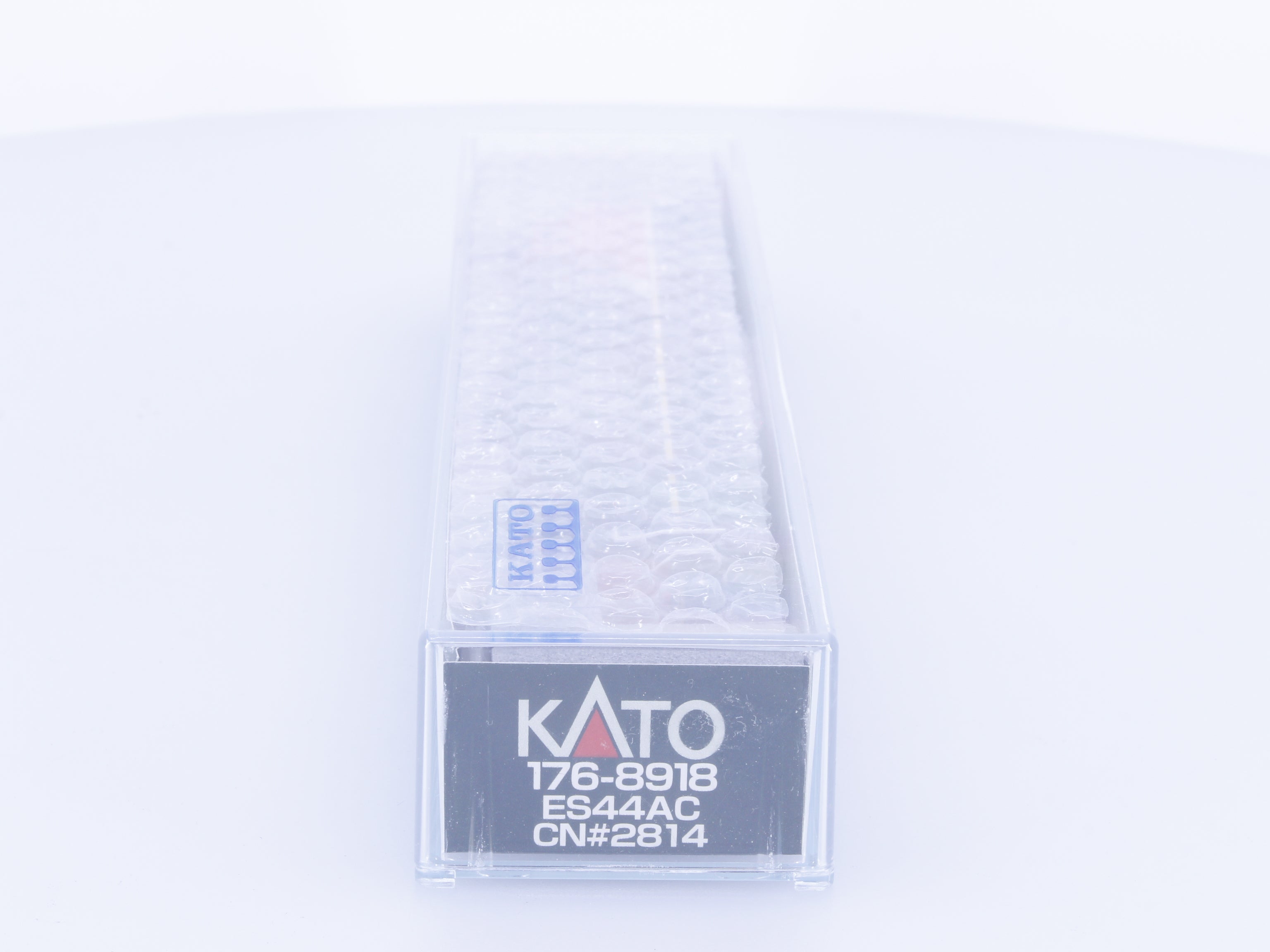 Kato 176-8918 N ES44AC Diesel Locomotive Canadian National (CN) 2322 Analog DC