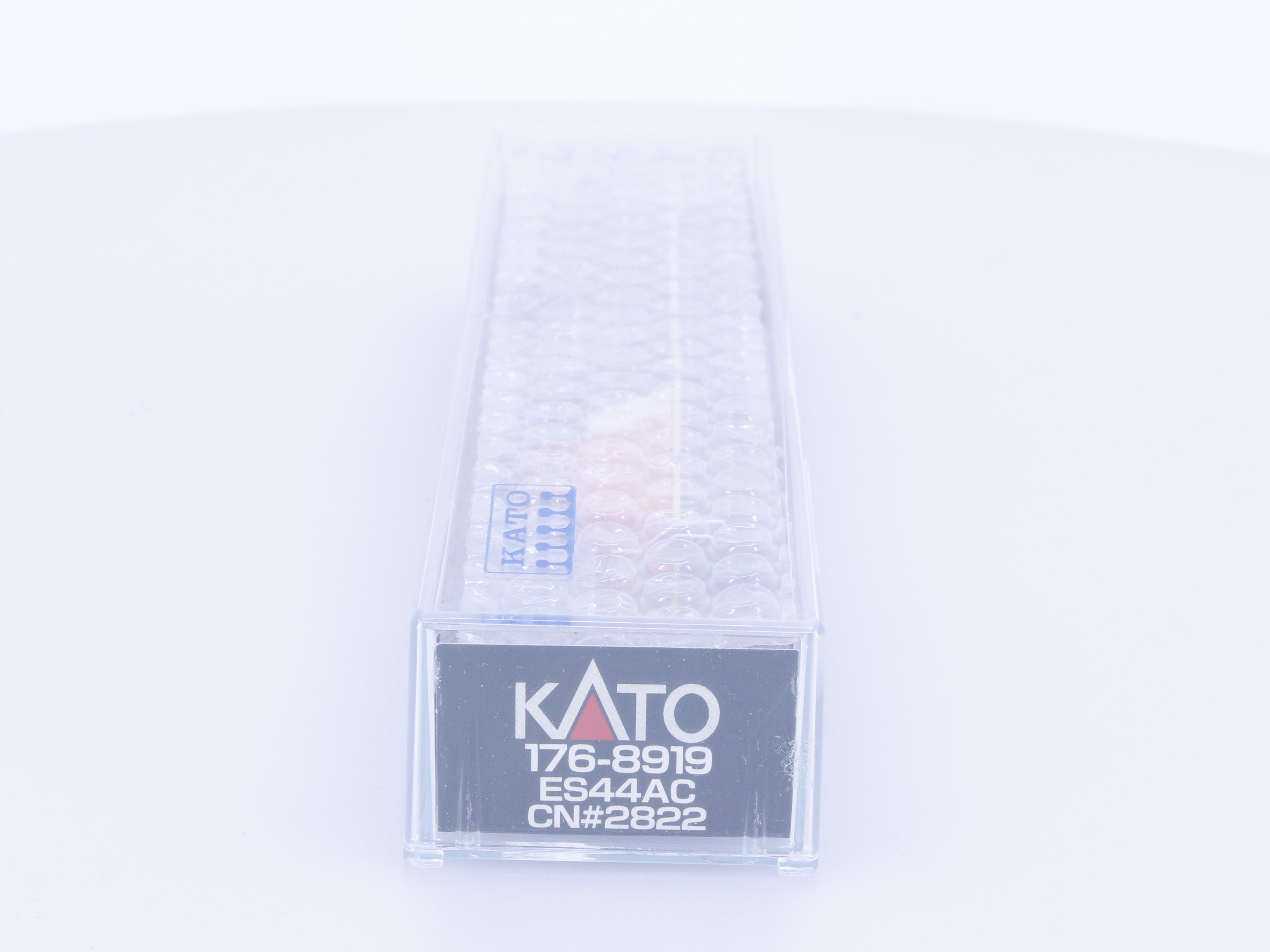 Kato 176-8919 N ES44AC Diesel Locomotive Canadian National (CN) 2822 Analog DC (#1)