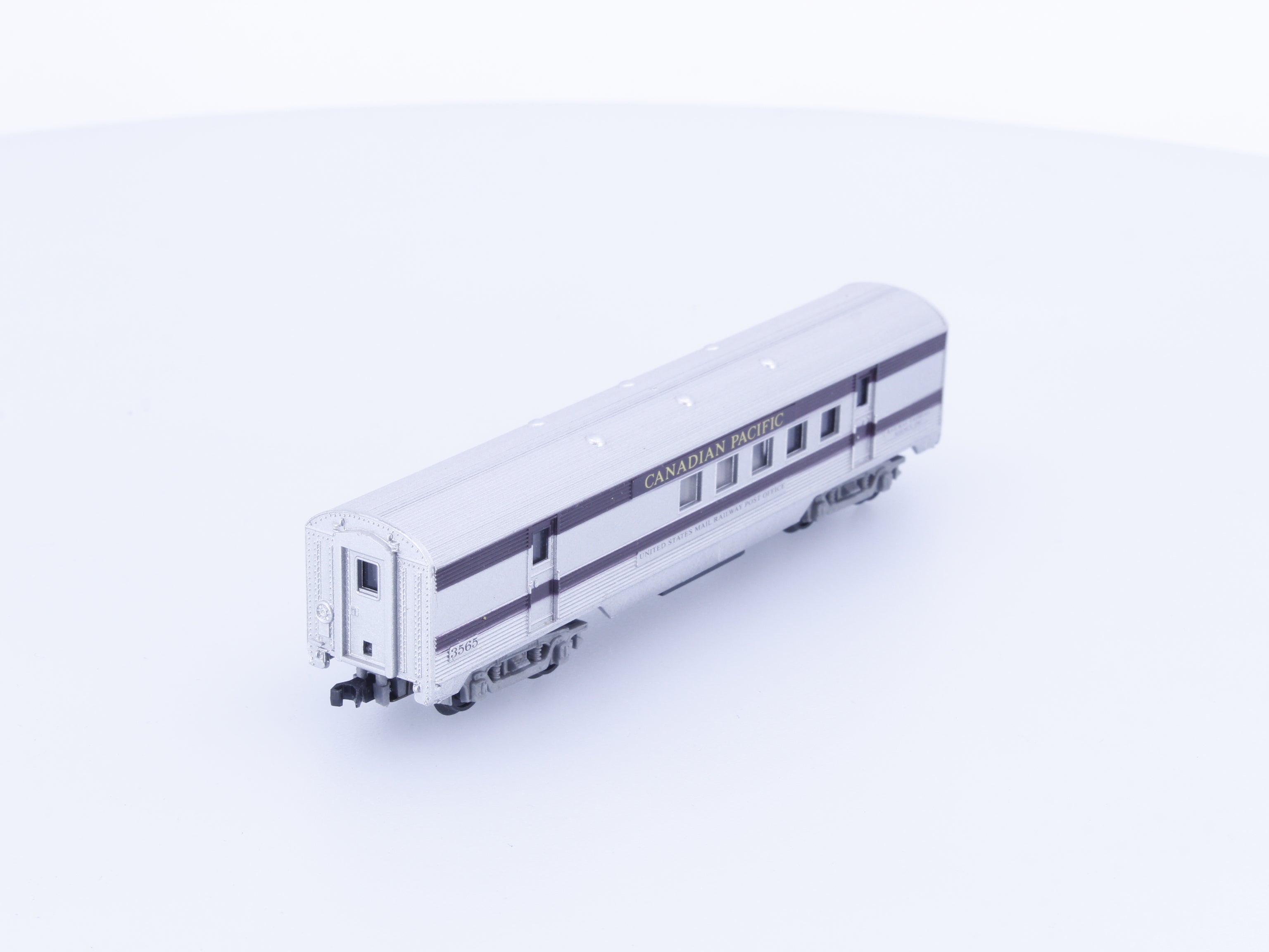 Arnold 3565 N USPS Railway Post Office Car Canadian Pacific (CP) 3565