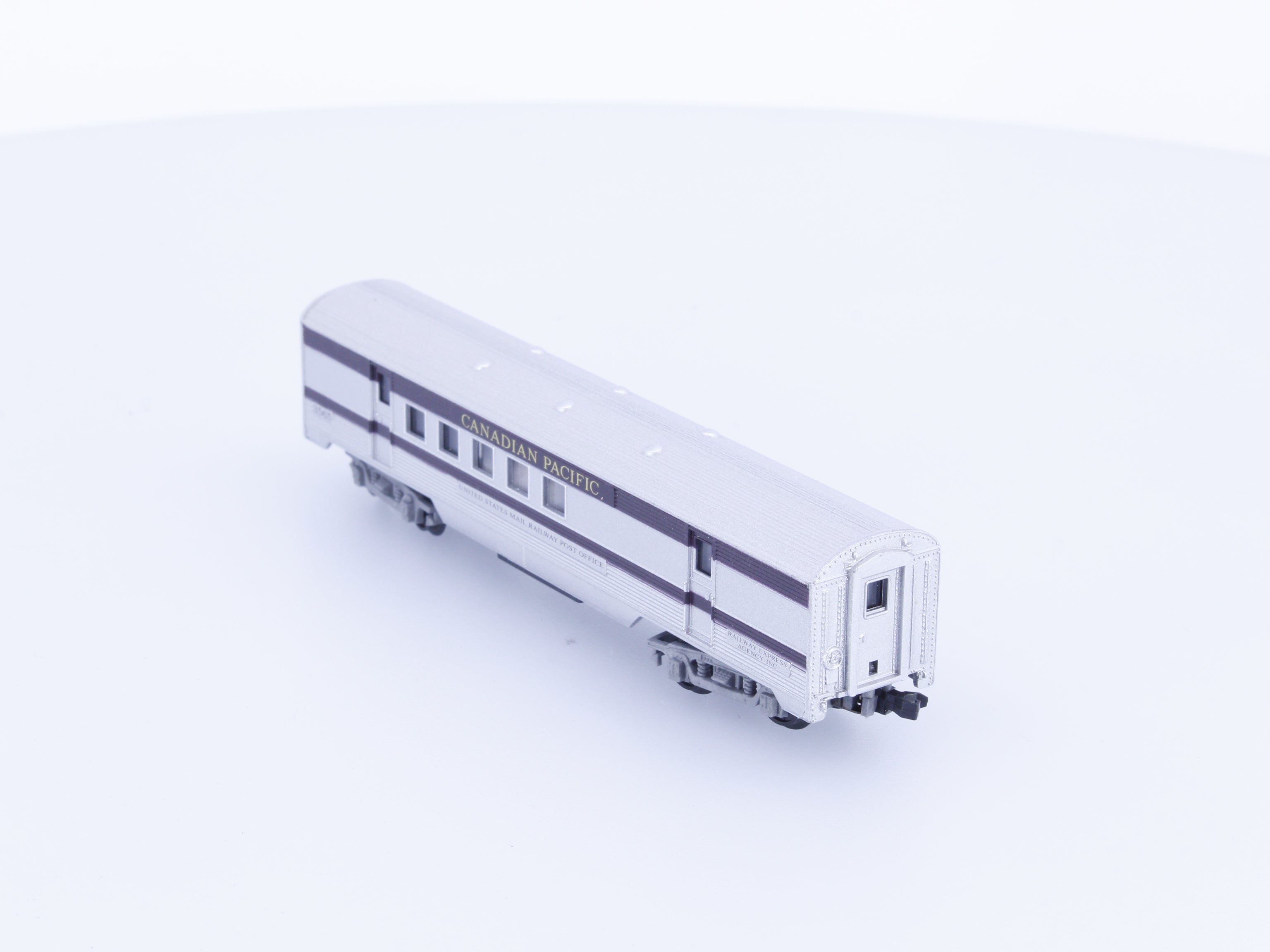 Arnold 3565 N USPS Railway Post Office Car Canadian Pacific (CP) 3565