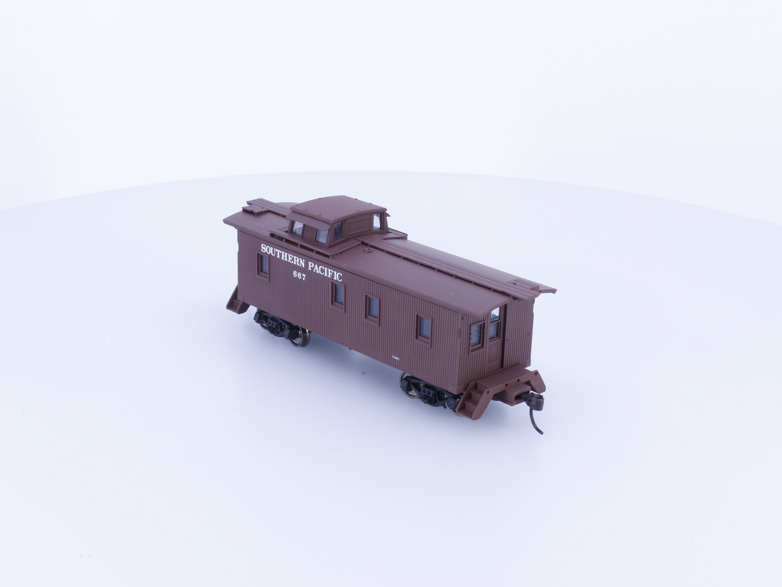 Walthers 932-7606 HO C-30-1 Wood Caboose Southern Pacific (SP) 667