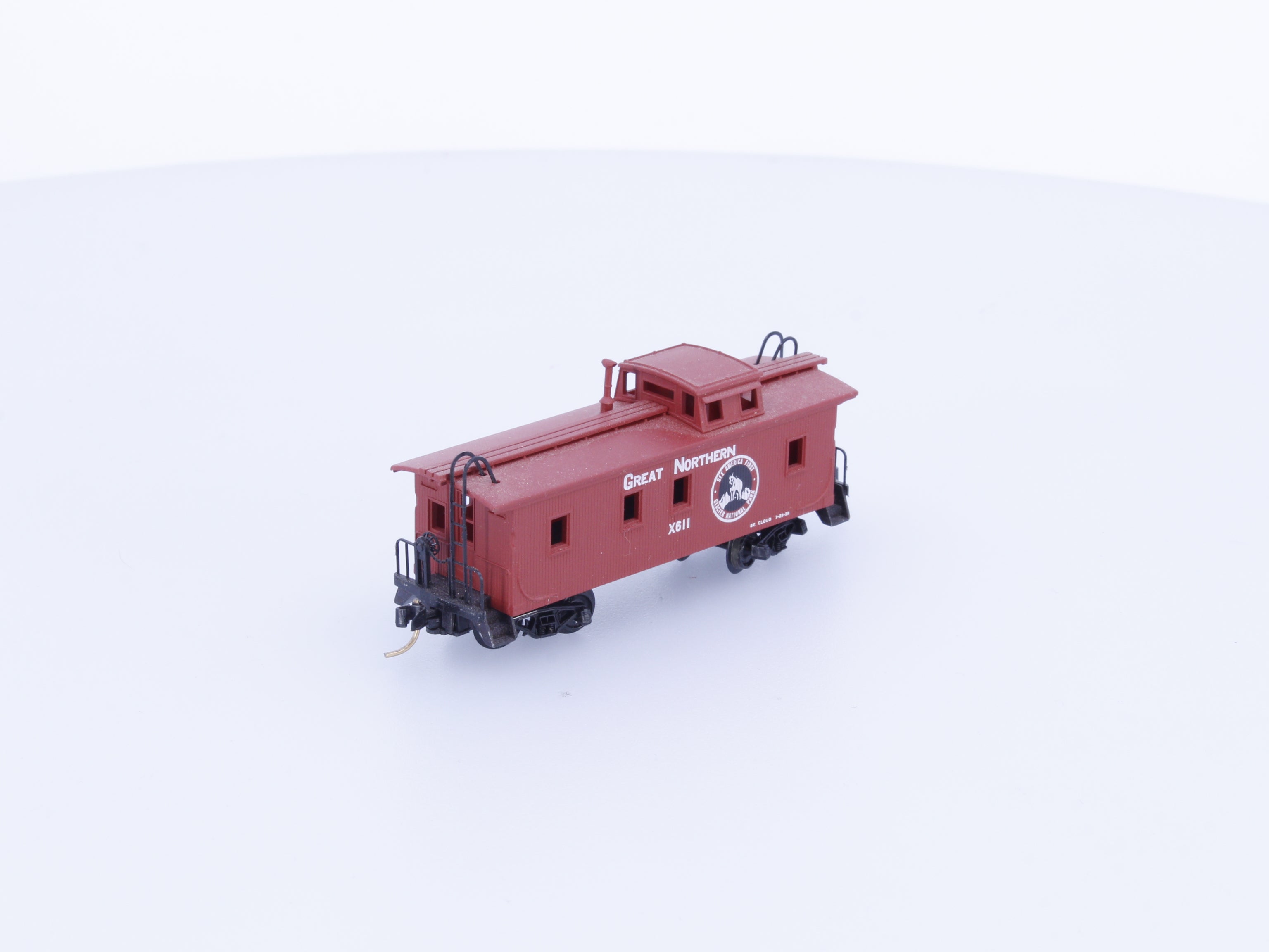Micro Trains 50090 N Caboose, Cupola, Wood Great Northern (GN) X611
