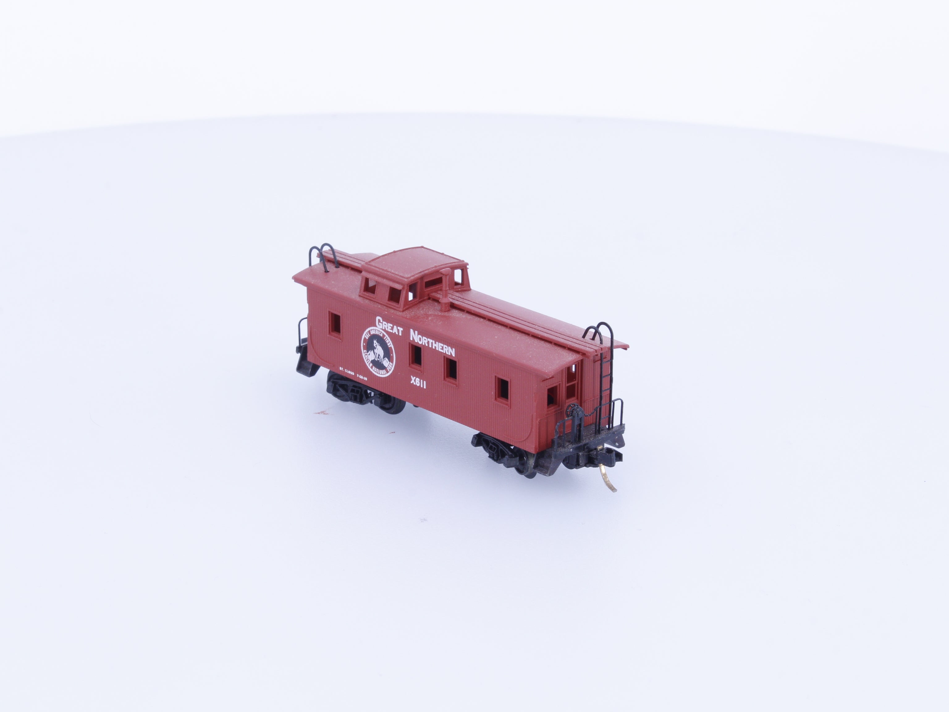 Micro Trains 50090 N Caboose, Cupola, Wood Great Northern (GN) X611