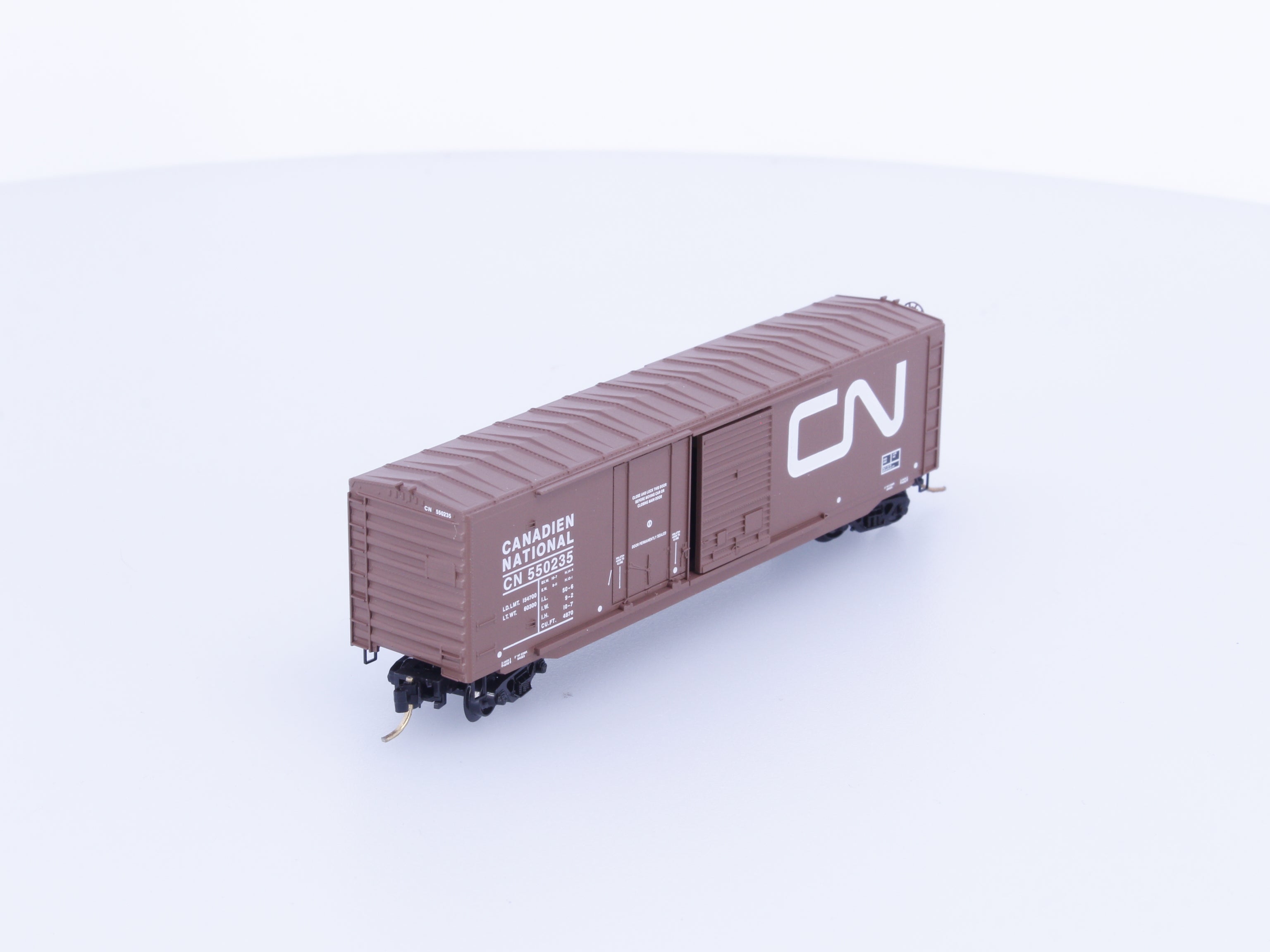 Micro Trains 76010 N 50' Standard Box Car, Plug and Sliding Door Canadian National (CN) 550235