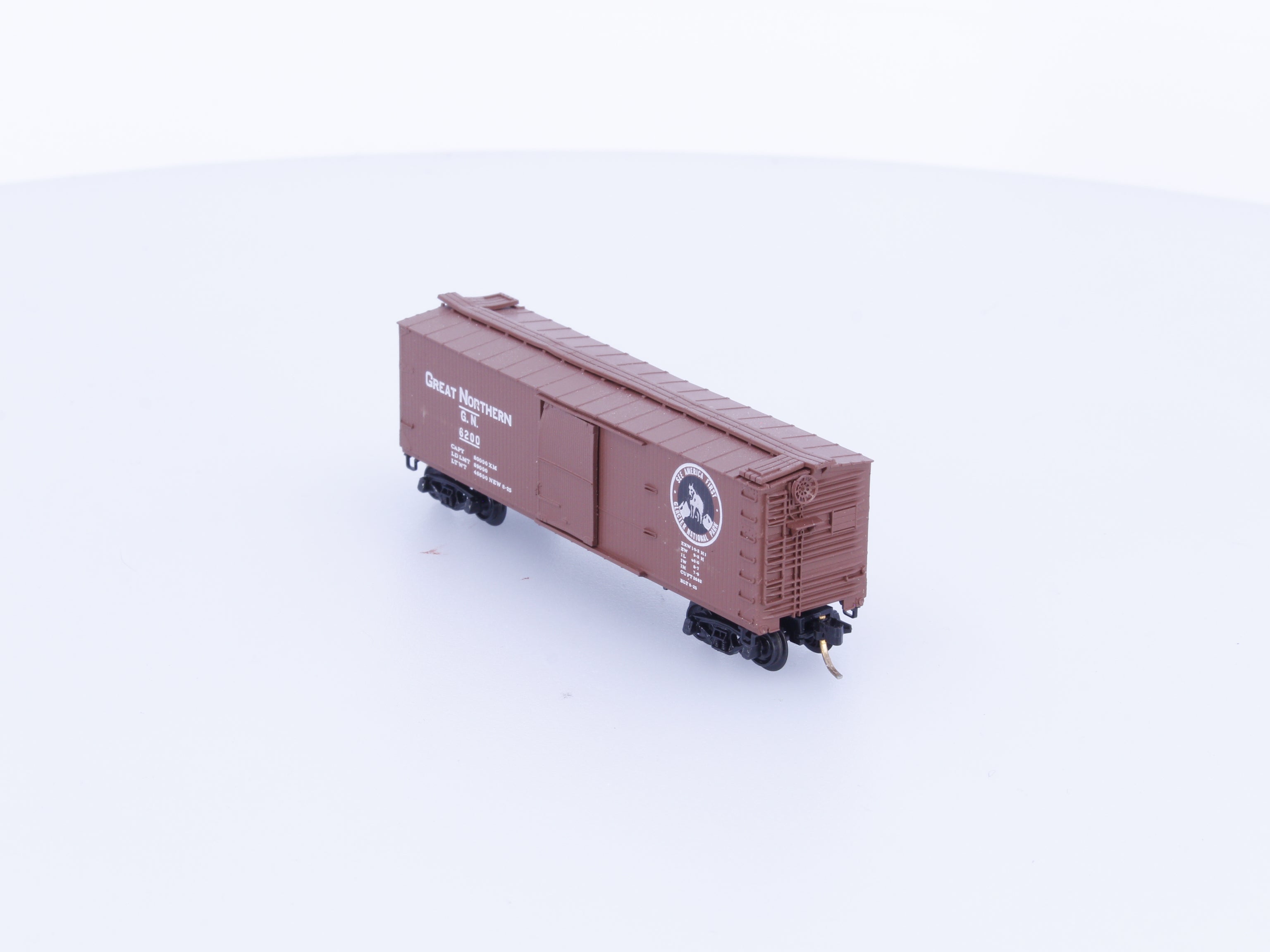 Micro Trains 42080 N 40' Double-Sheathed Wood Box Car, Single Door Great Northern (GN) 6200