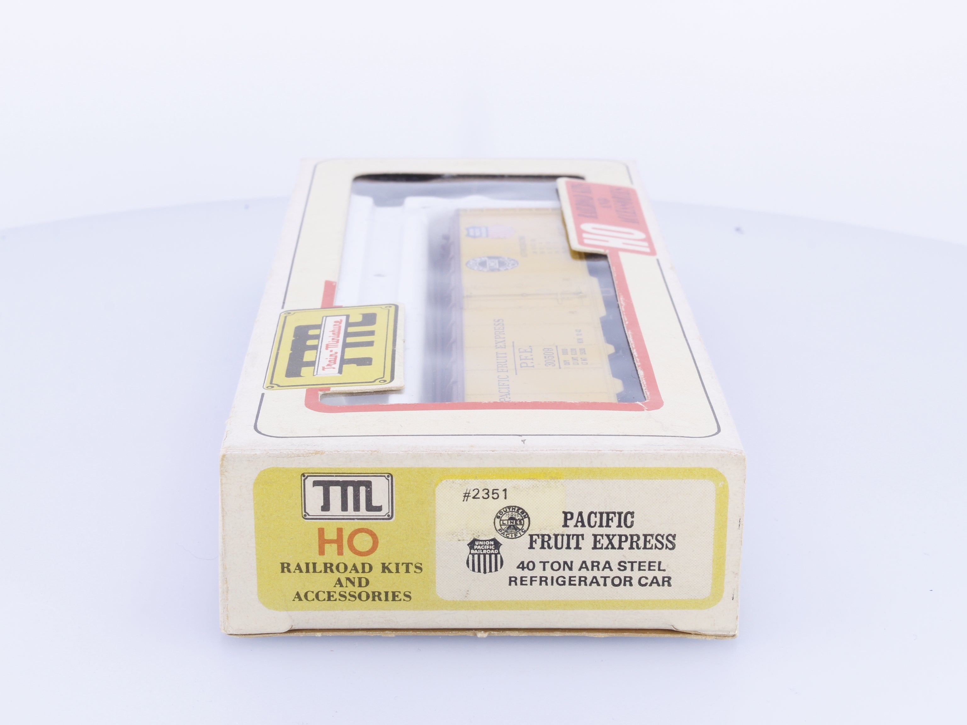 Train Miniature 2351 HO 40 Ton ARA Steel Refrigeration Car Kit Pacific Fruit Express (PFE) 30509