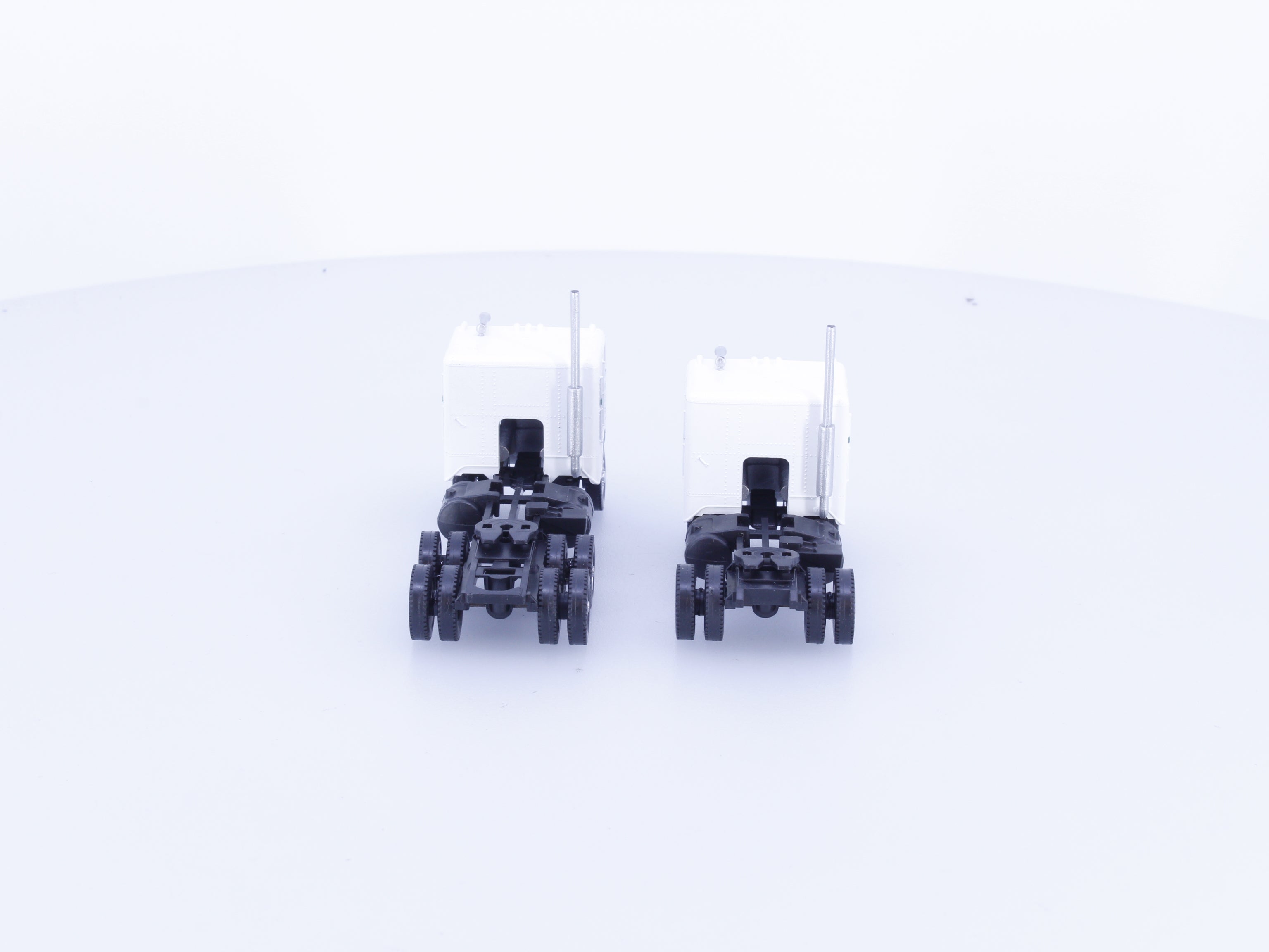 Athearn 5501 HO Bekins Van & Storage Trucks, 2 Tractors Only