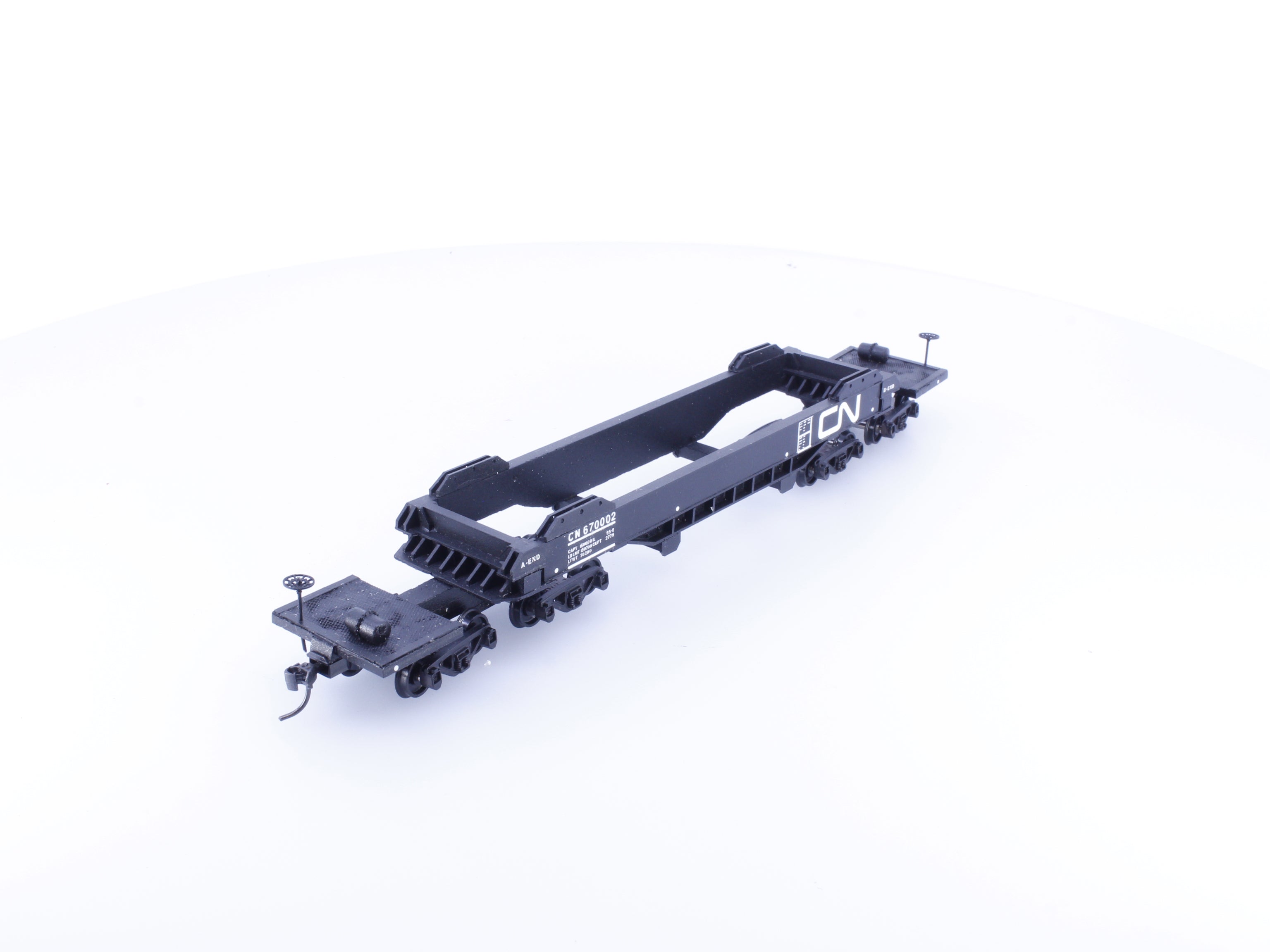 Unknown 670002 HO 63' 8 Axle Well Hole Flat Car Canadian National (CN) 670002