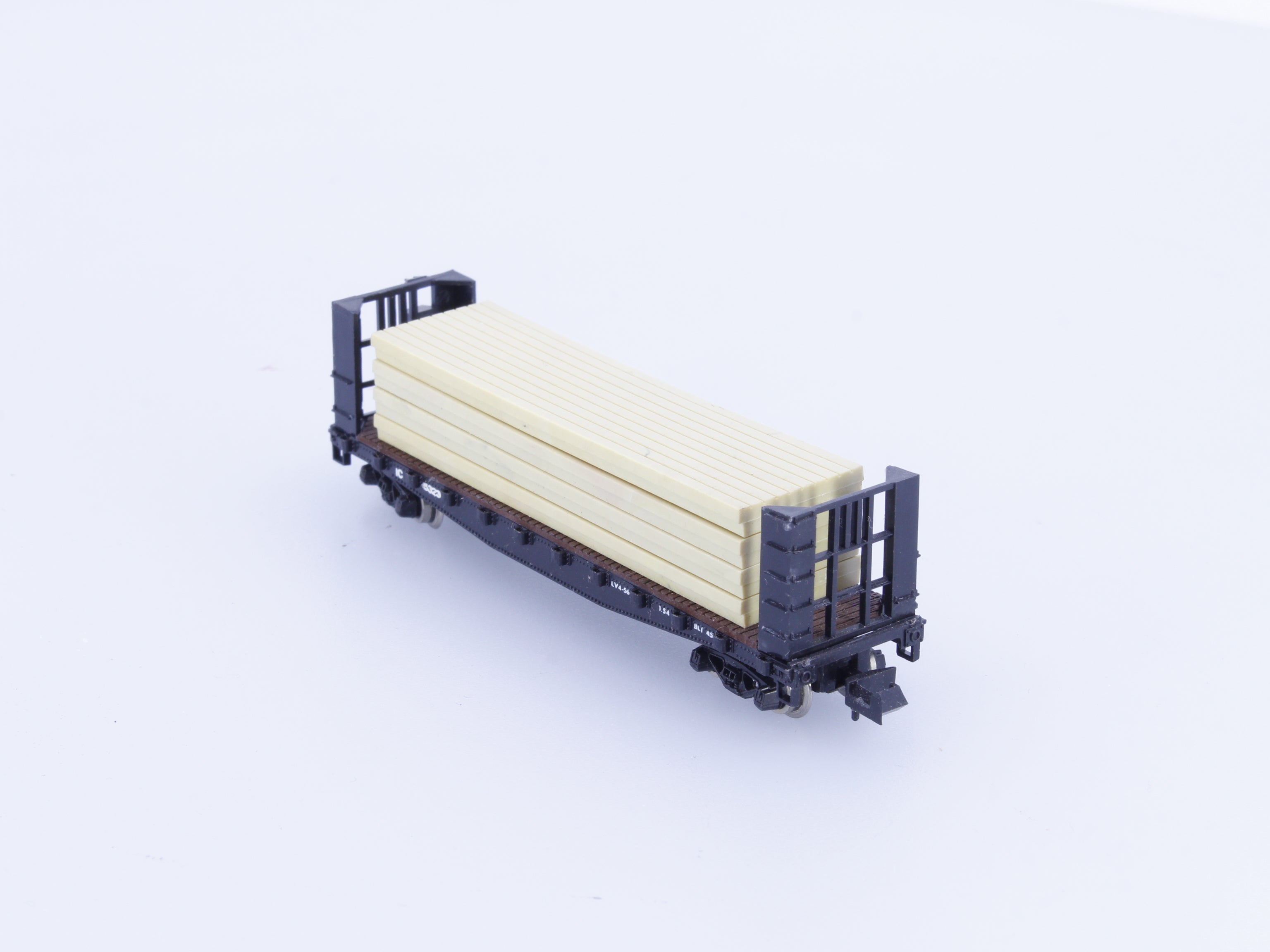 Atlas 2374 N Bulkhead Flatcar with Lumber Load Illinois Central (IC) 63234