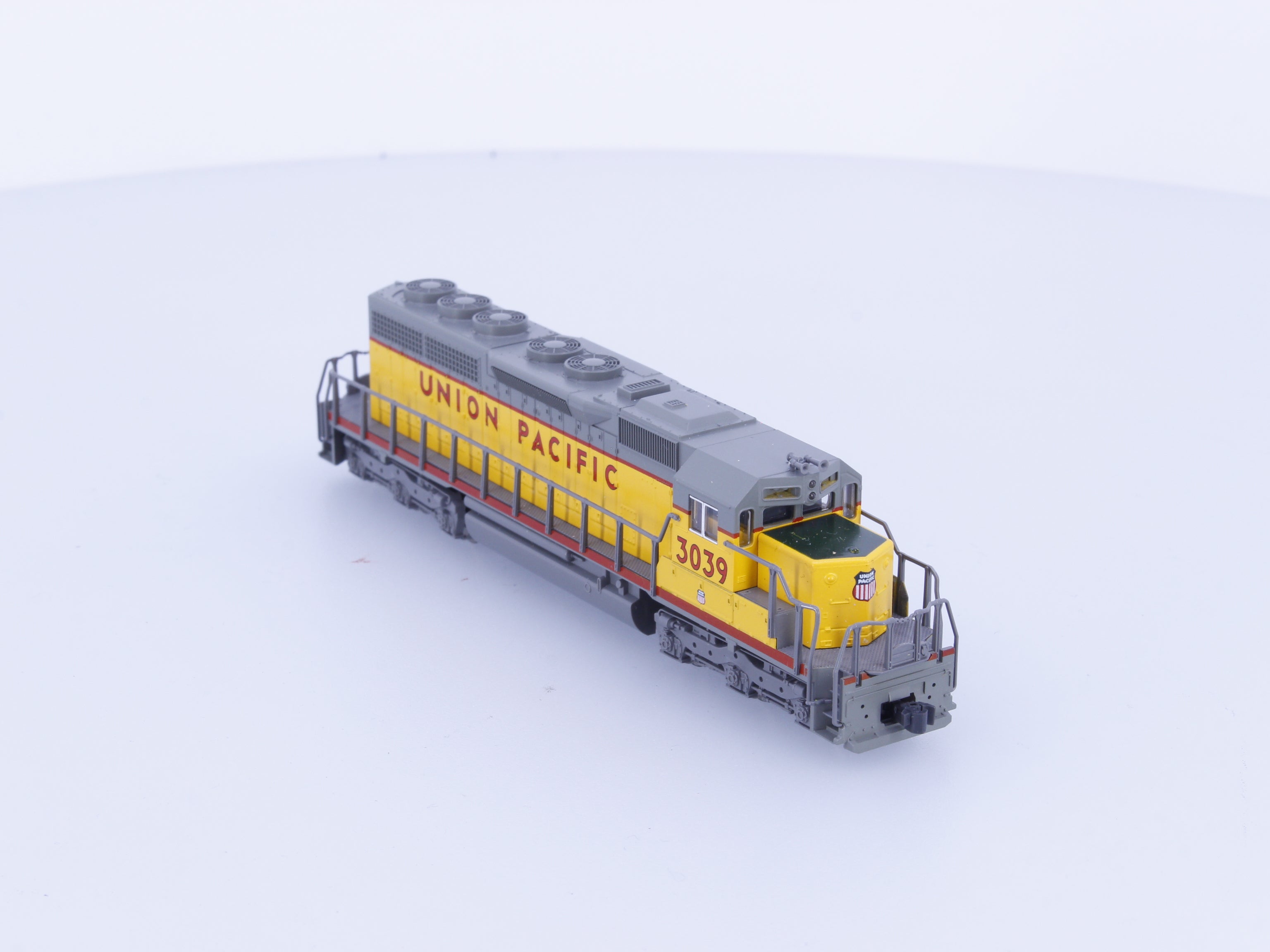 Kato 176-2103 N SD40 Diesel Locomotive Union Pacific (UP) 3039 Analog DC