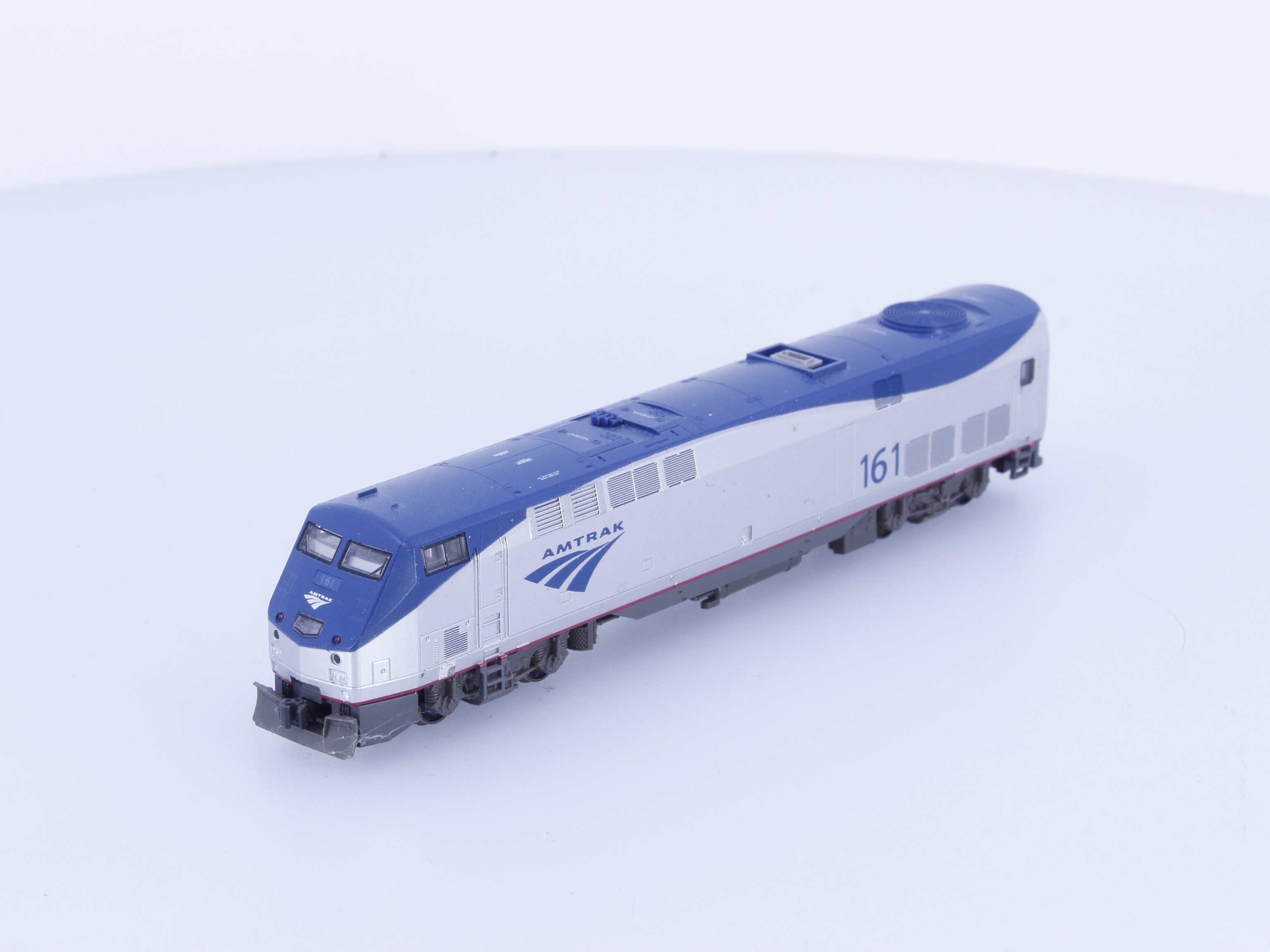 Kato 161 N P42 Genesis Diesel Locomotive Amtrak (AMTK) 161 Analog DC