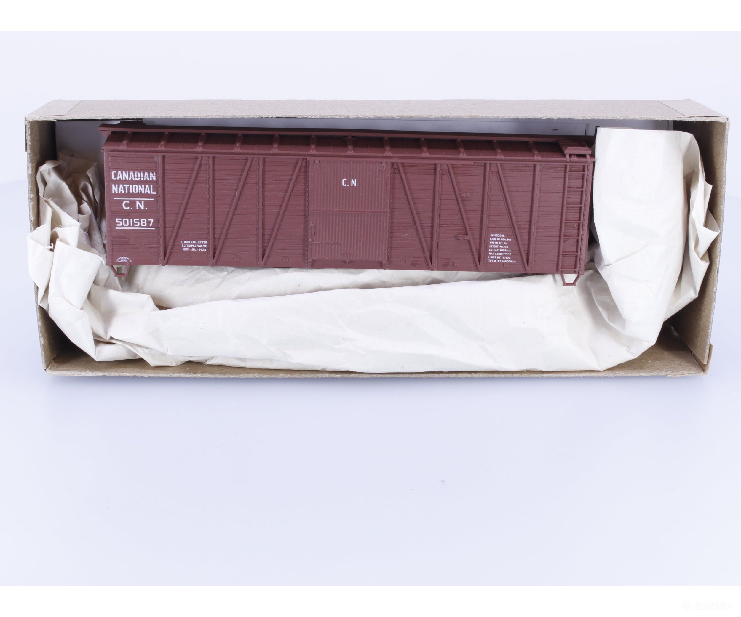 Accurail 4121 HO 40’ Single Sheathed Wood Boxcar Kit Canadian National (CN) 501587 - Freight Cars