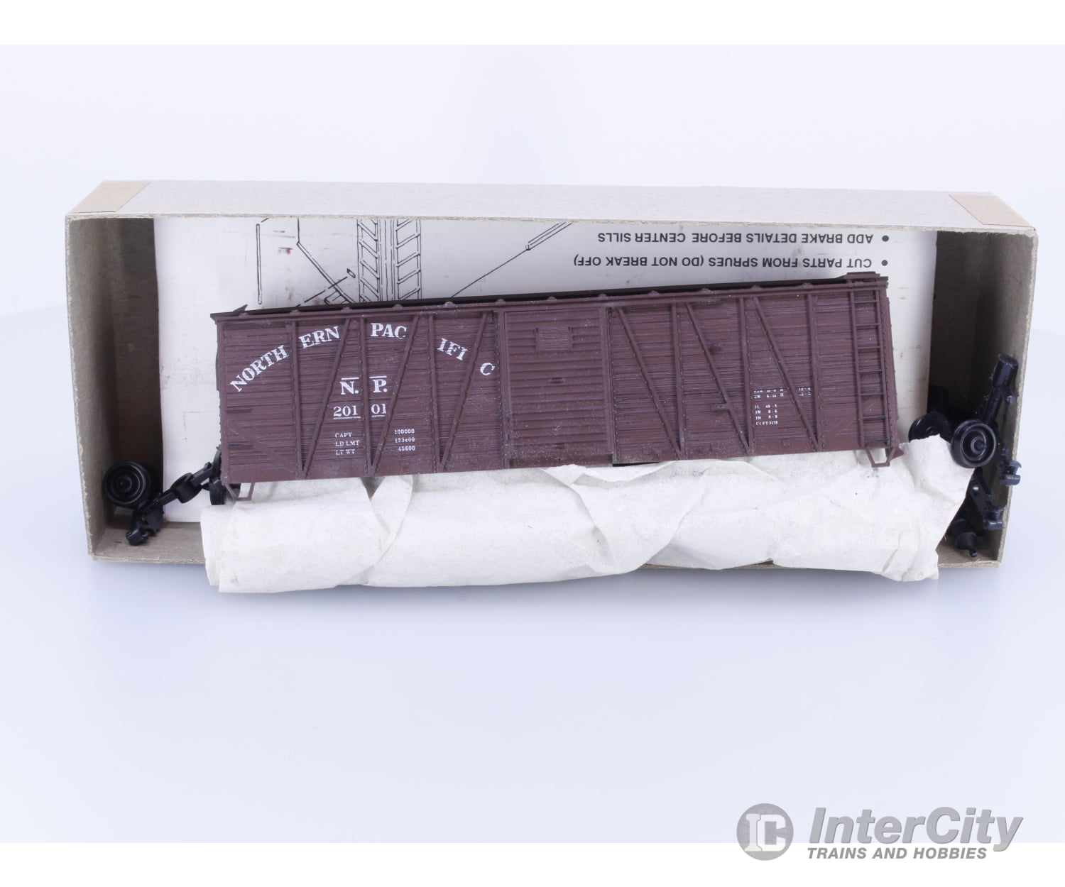 Accurail 4403 HO 40’ Outside Braced Boxcar Steel Doors Kit Northern Pacific (NP) 20101 Freight Cars