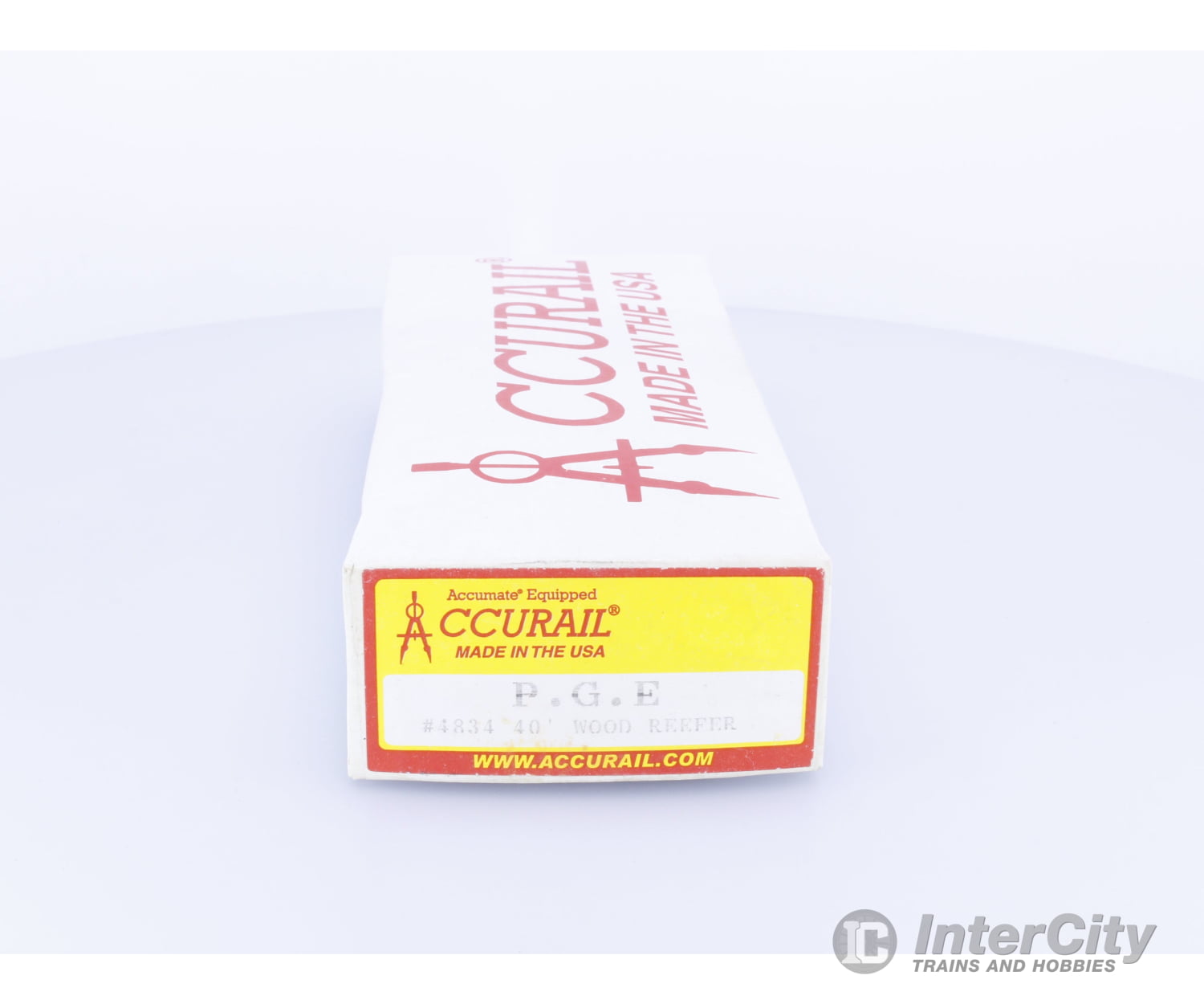 Accurail 4834 HO 40’ Wood Reefer Kit Pacific Great Eastern (PGE) 823 (#2) Freight Cars