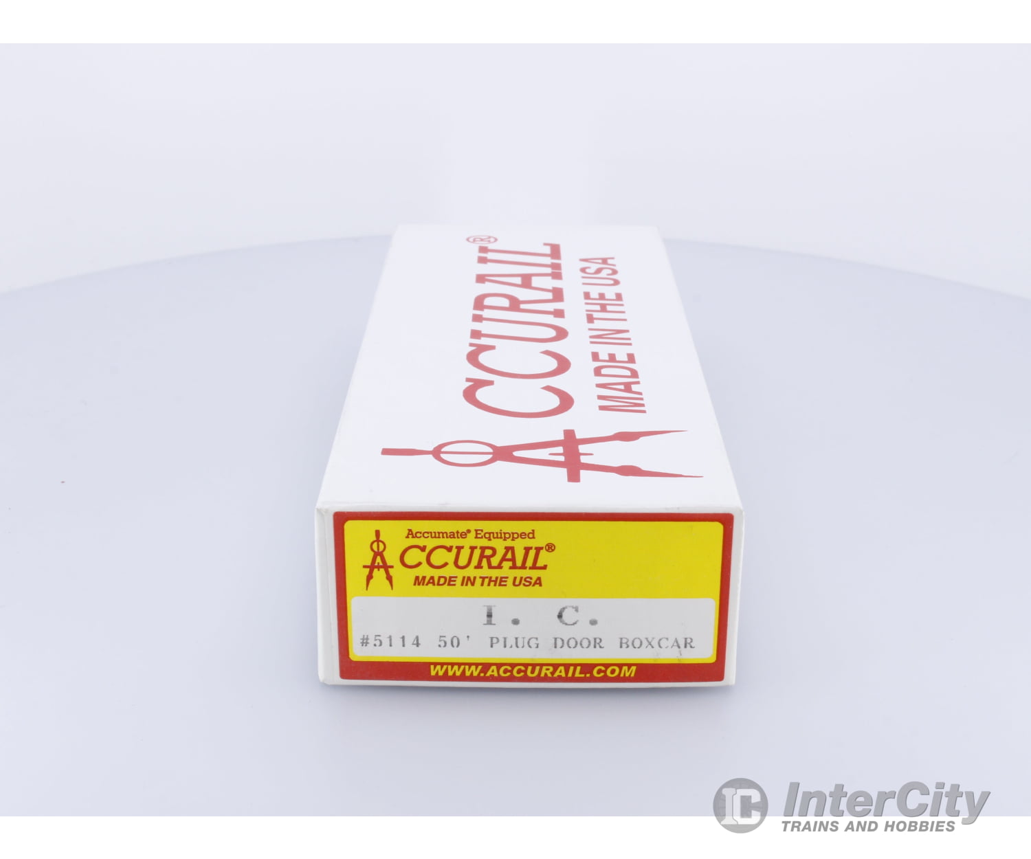 Accurail 5114 HO 50’ Plug Door Box Car Illinois Central (IC) 49572 Freight Cars