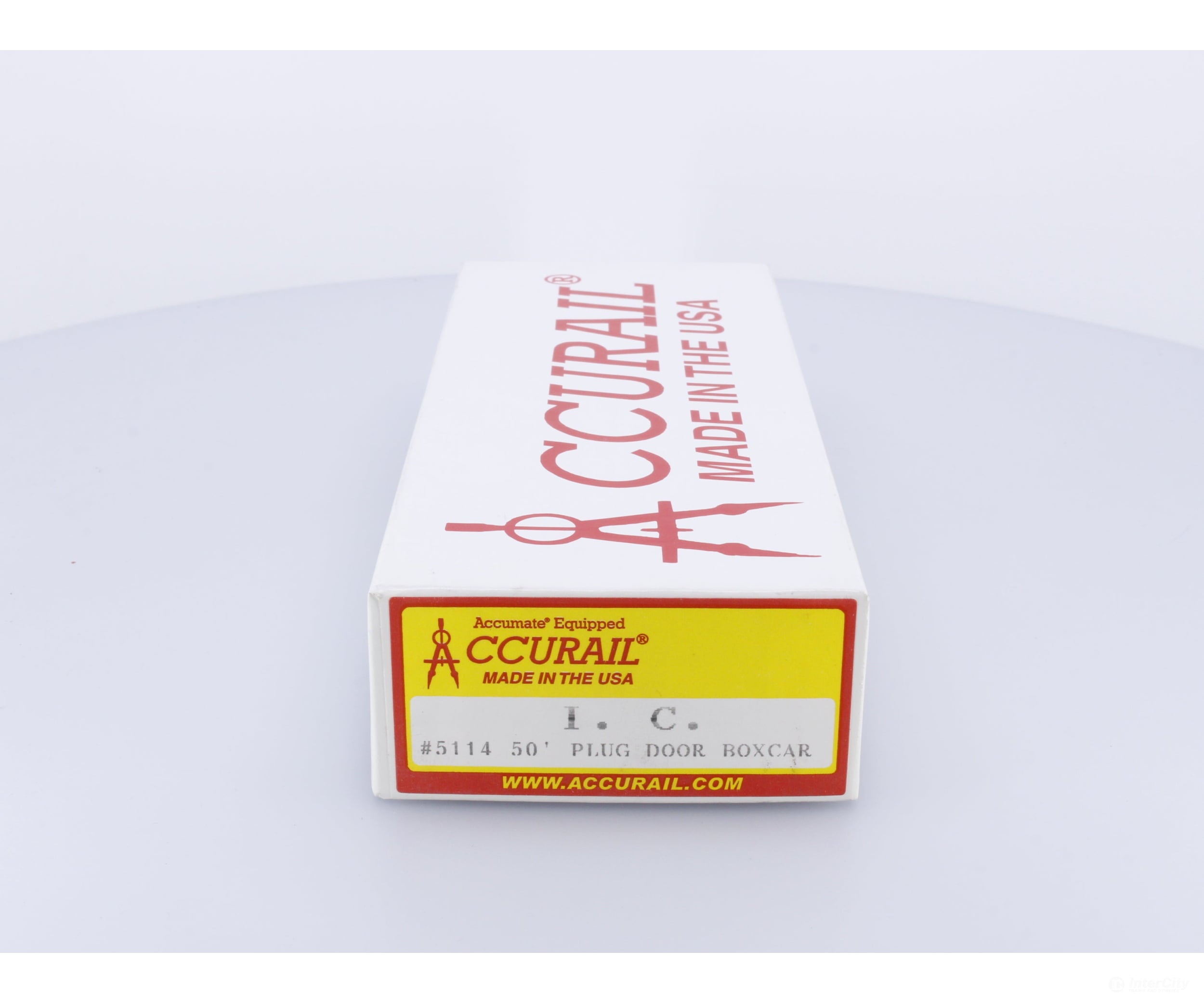 Accurail 5114 HO 50’ Plug Door Box Car Illinois Central (IC) 49572 Freight Cars