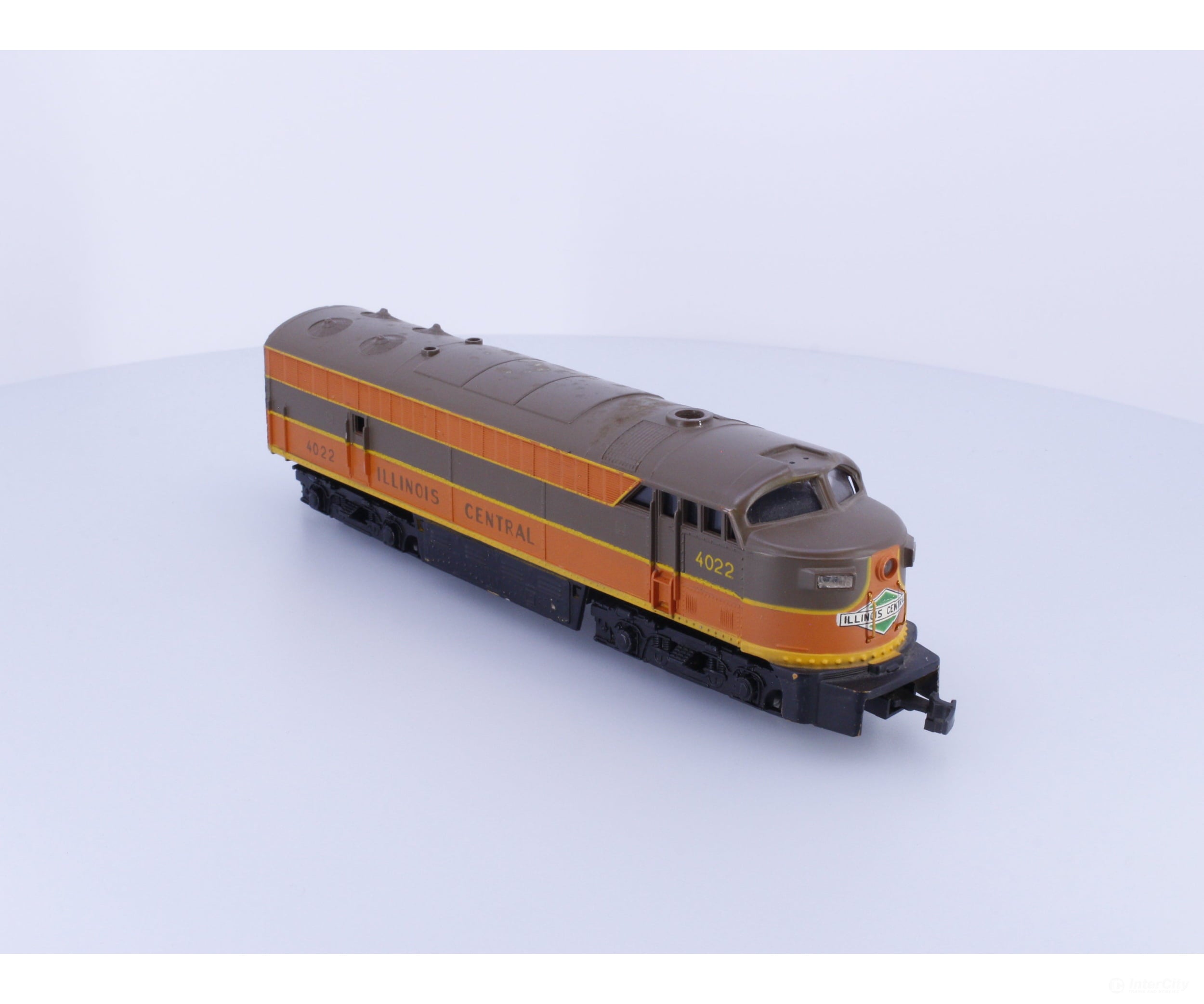 AHM Minitrains IC4022 HO Fairbanks Morse C-Liner A unit Illinois Central (IC) 4022 Analog DC Locomotives