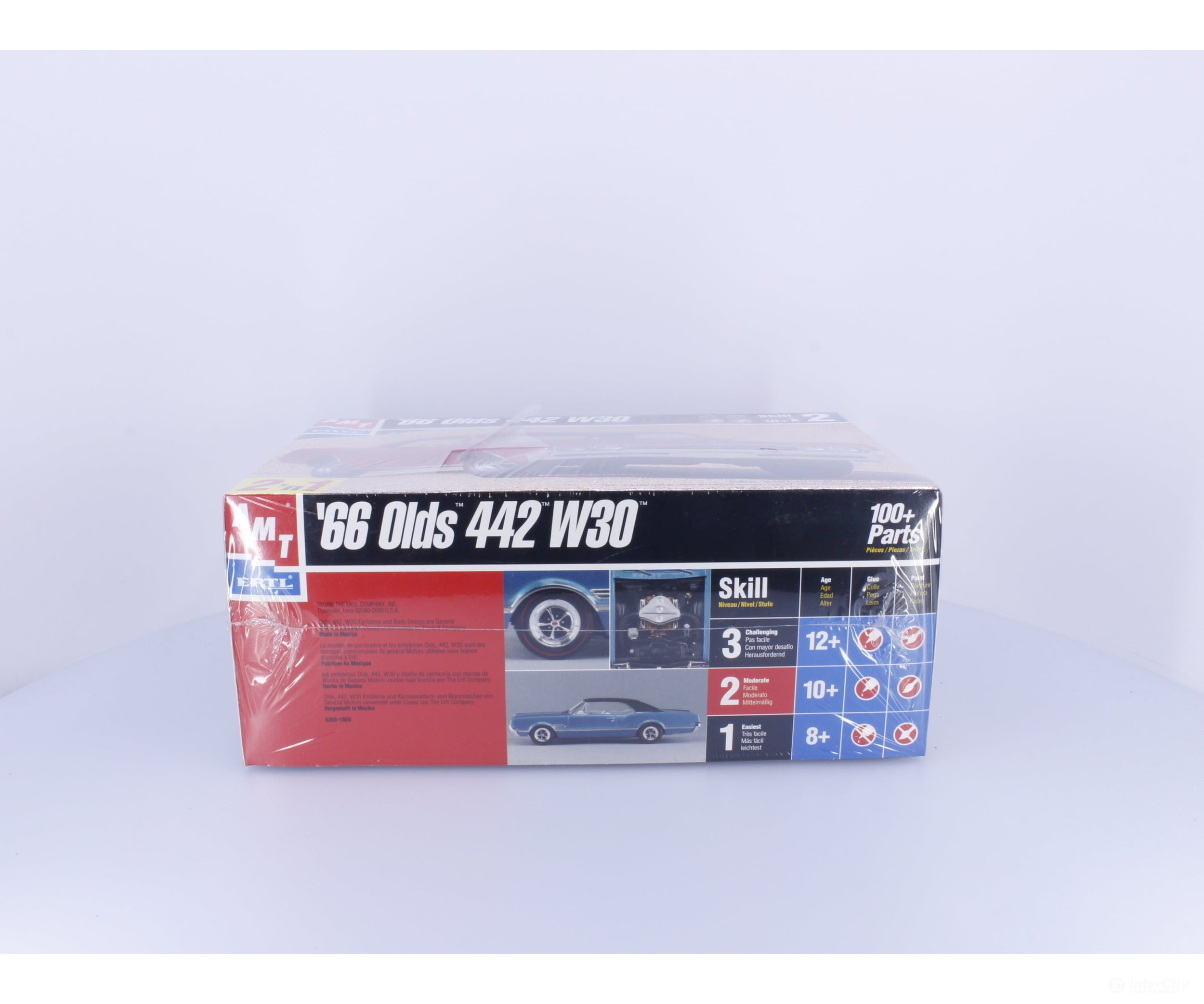 AMT 6268 G 1966 Oldsmobile 442 W30 Plastic Model Kit 1/25 Plastic Car Model Kits