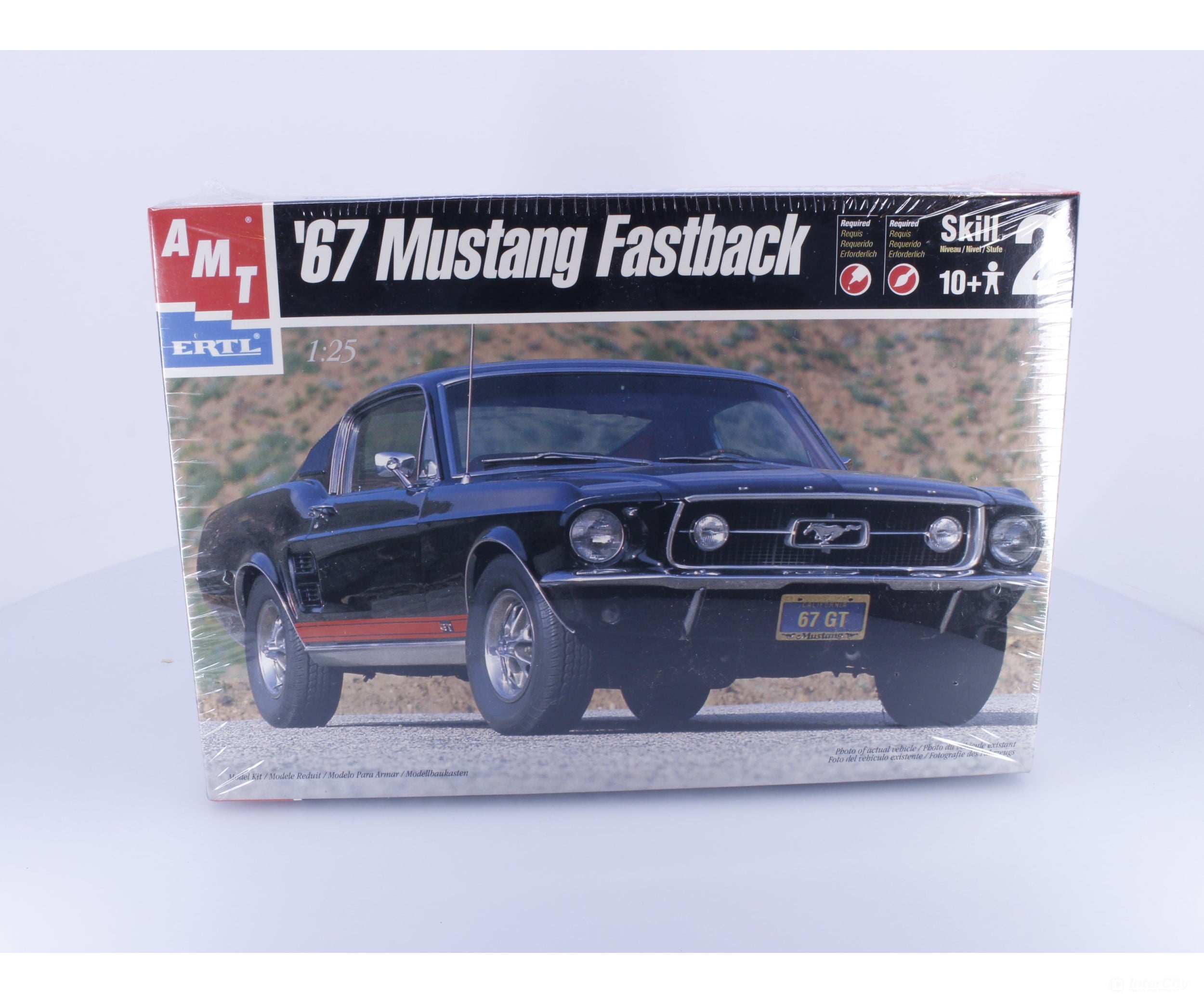 AMT 6631 G 1967 Ford Mustang Fastback Plastic Model Kit 1/25 Plastic Car Model Kits