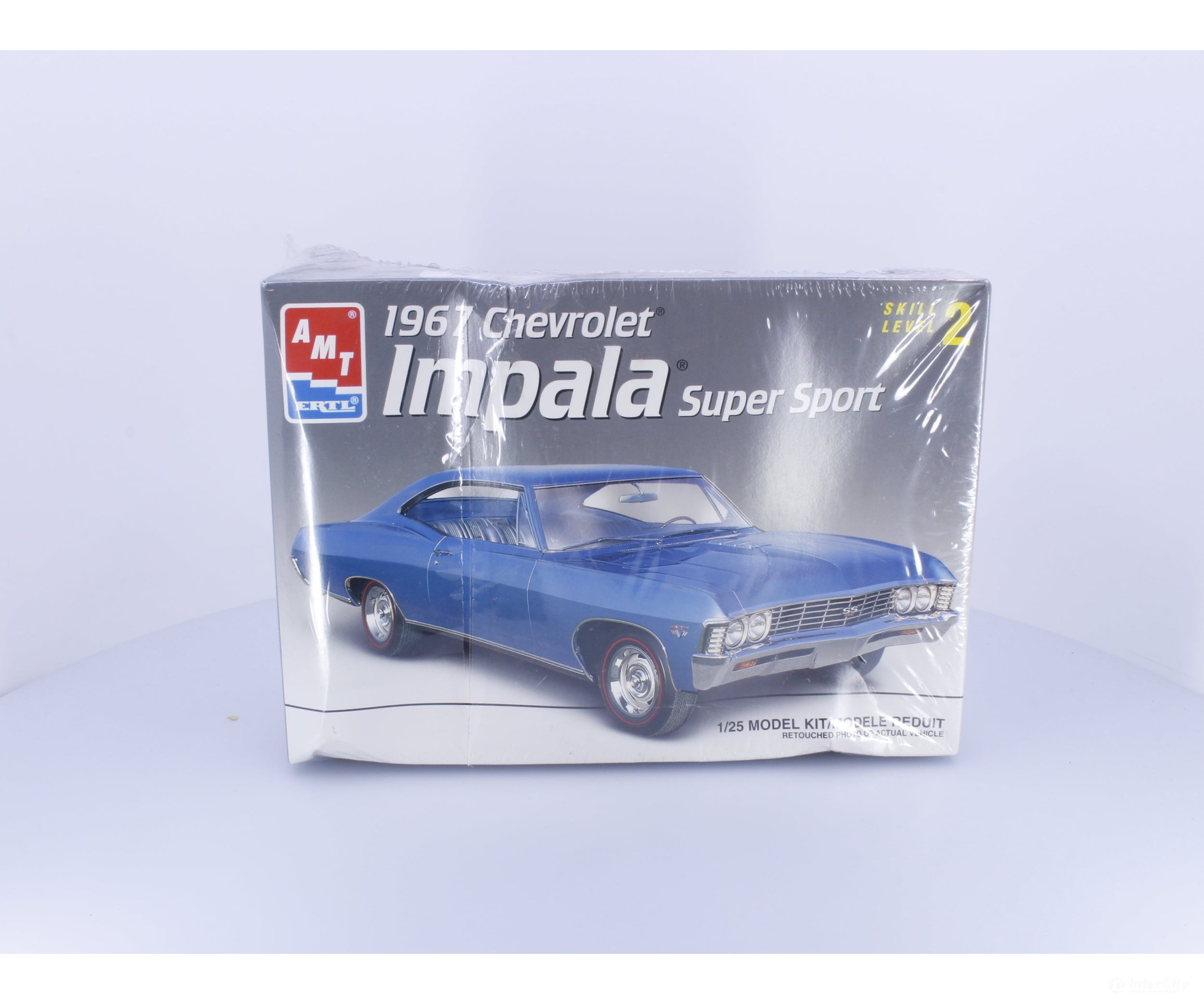 AMT 8207 G 1967 Chevrolet Impala Super Sport Plastic Model Kit 1/25 (#1) Plastic Car Model Kits