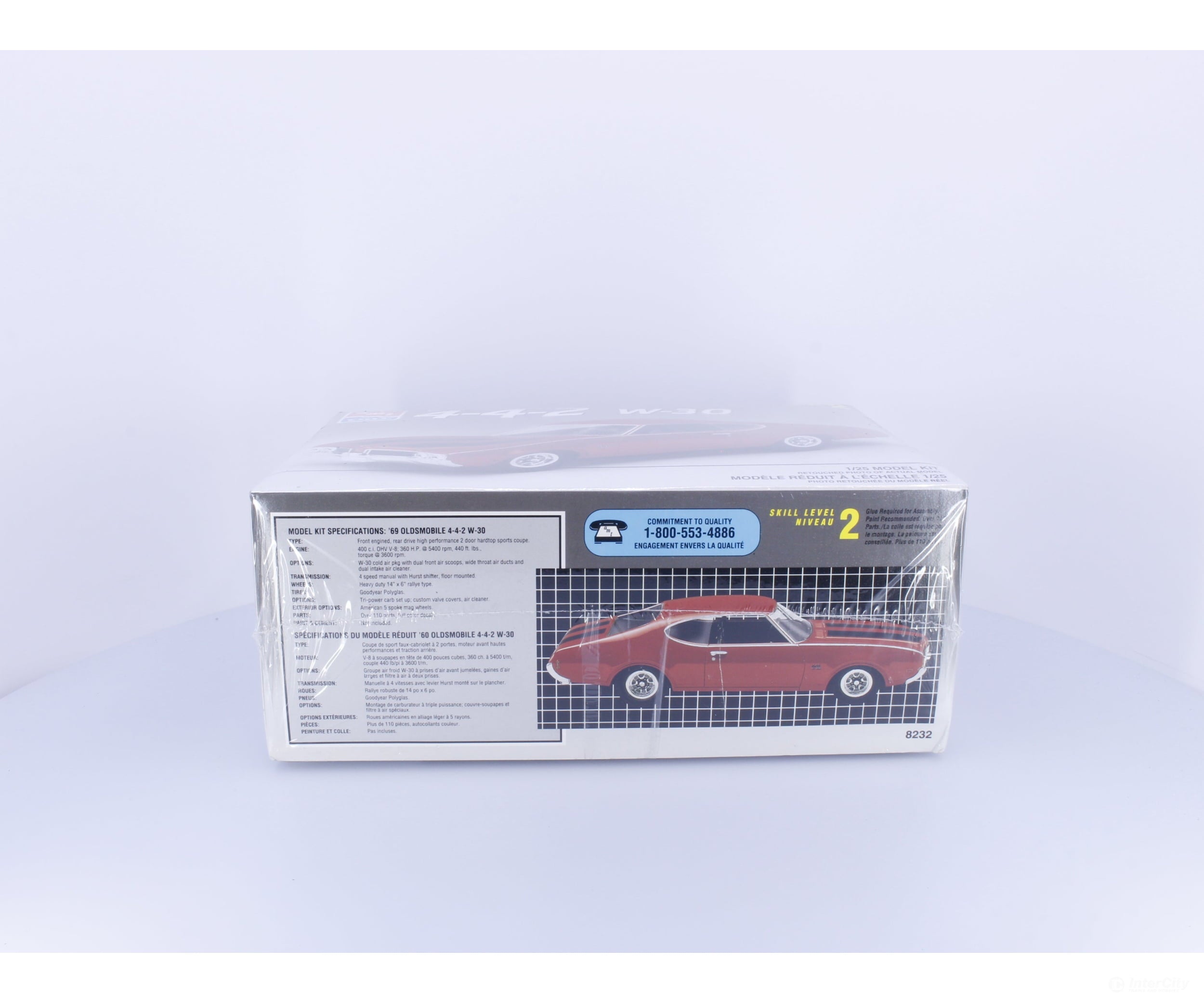 AMT 8232 G 1969 Oldsmobile 4-4-2 W-30 Plastic Model Kit 1/25 Plastic Car Model Kits