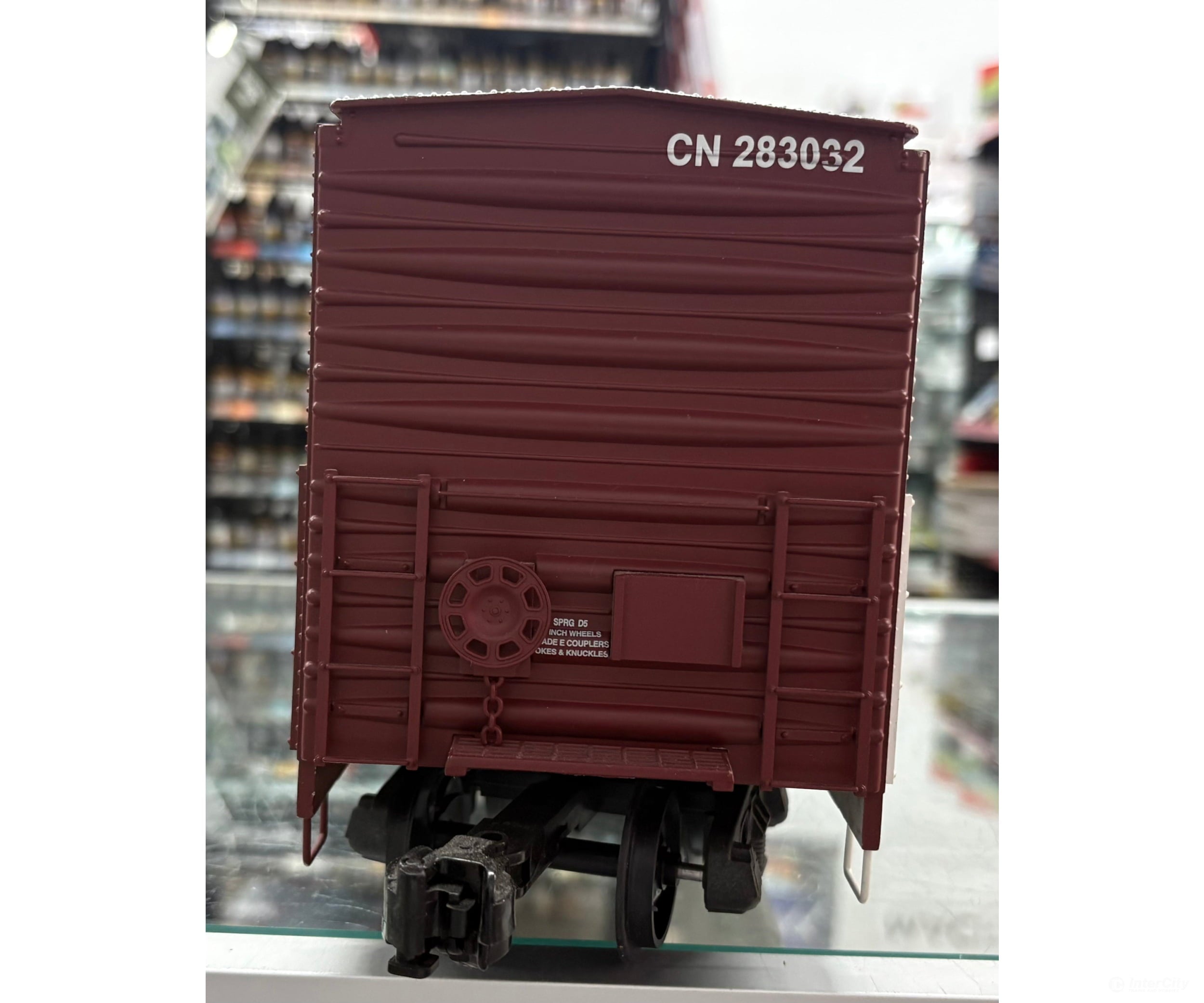 Aristo Craft 555700 G 50’ Double Door Apple Boxcar Canadian National (CN) 283032 - Freight Cars