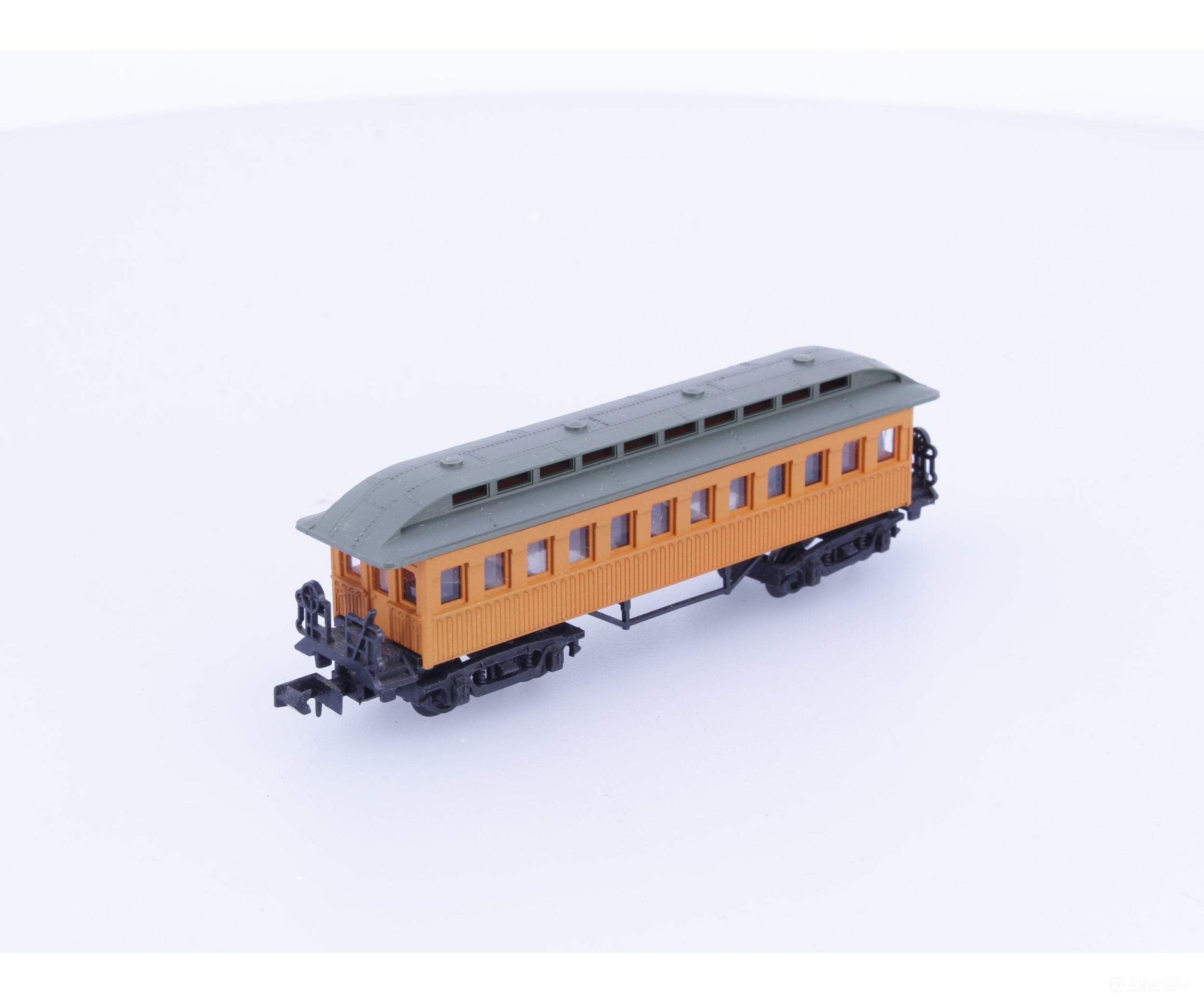 Arnold 0362 N Short Passenger Coach Unlettered (#1) Passenger Cars
