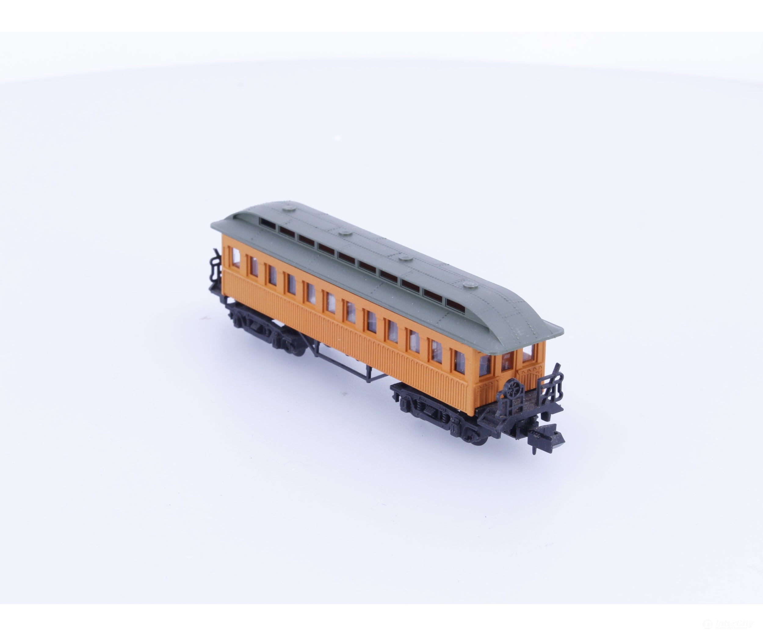 Arnold 0362 N Short Passenger Coach Unlettered (#1) Passenger Cars