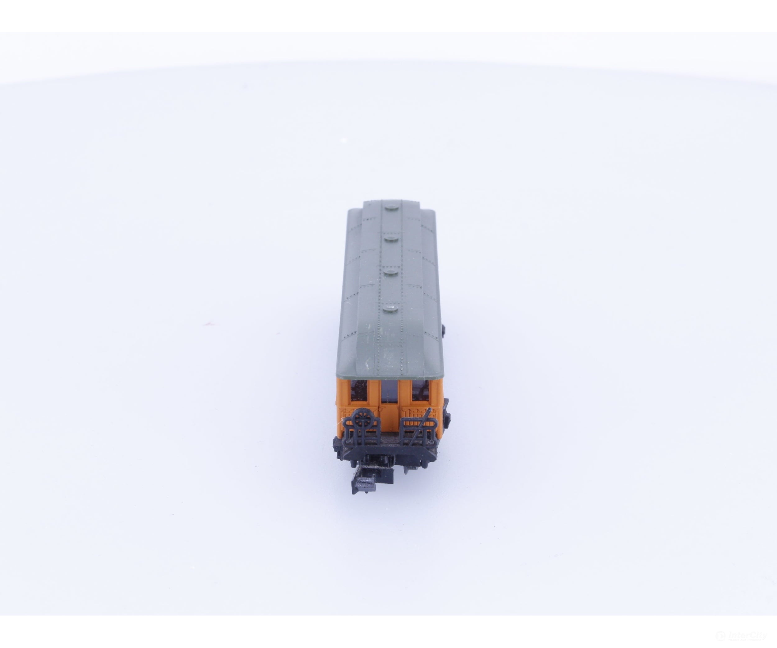 Arnold 0362 N Short Passenger Coach Unlettered Passenger Cars