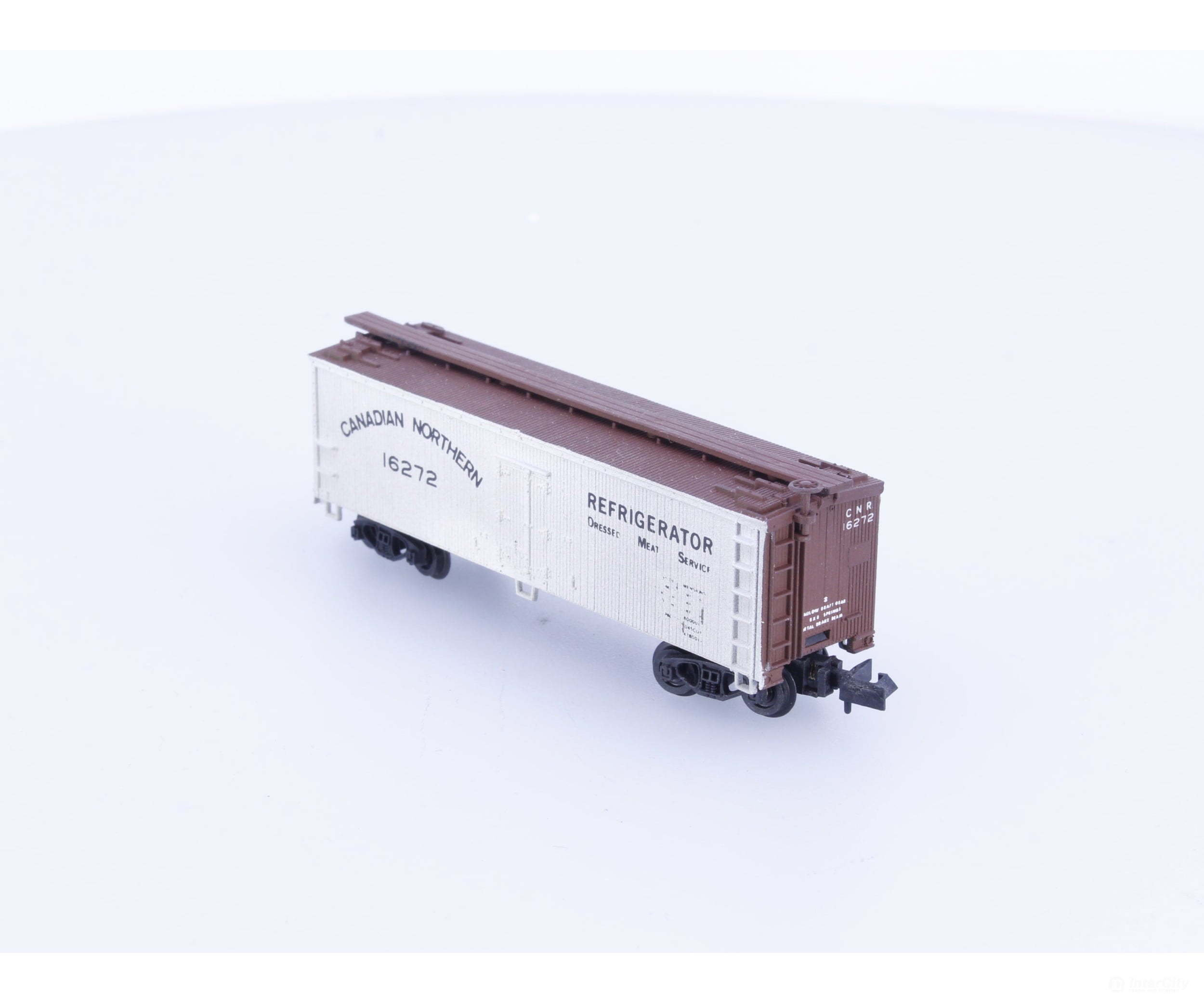 Arnold 16272 N 40’ Refrigerator Boxcar Canadian Northern 16272 Freight Cars