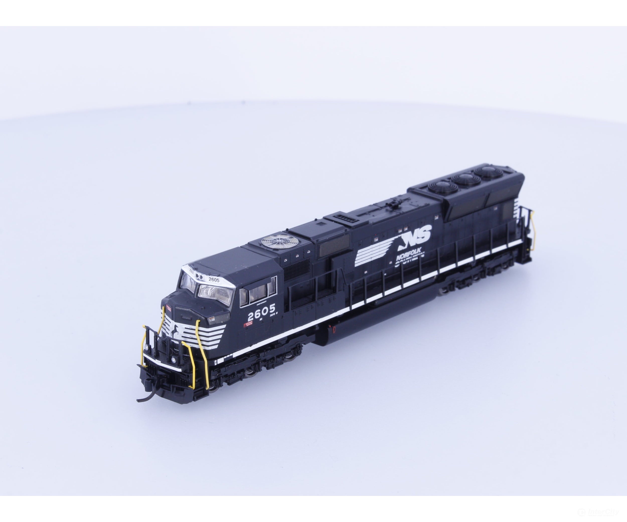 Athearn 10710 N SD70M Flared Radiator Diesel Locomotive Norfolk Southern (NS) 2605 Analog DC - Locomotives