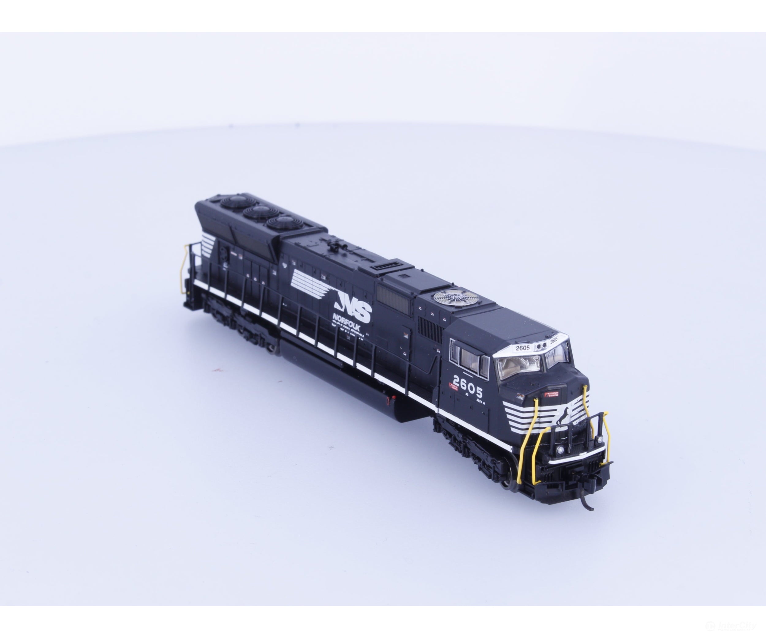 Athearn 10710 N SD70M Flared Radiator Diesel Locomotive Norfolk Southern (NS) 2605 Analog DC - Locomotives