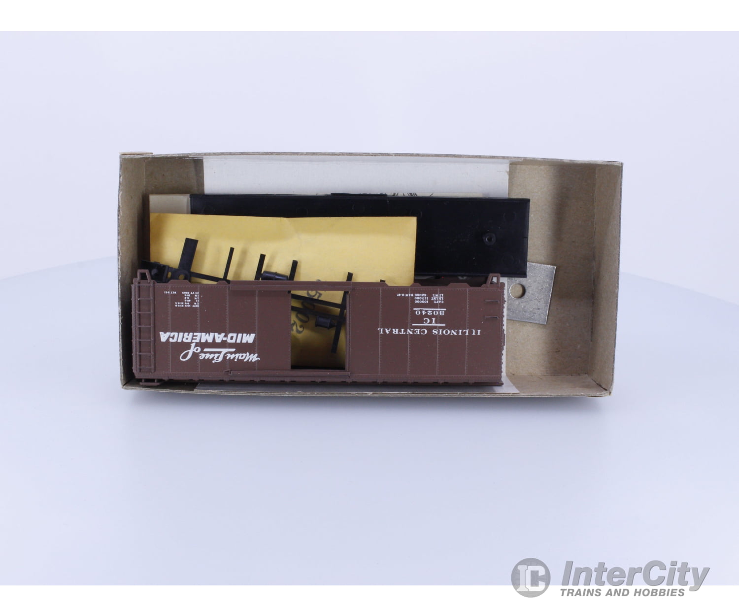 Athearn 1121-1 HO 40’ Box Car Kit Illinois Central (IC) 30240 Freight Cars