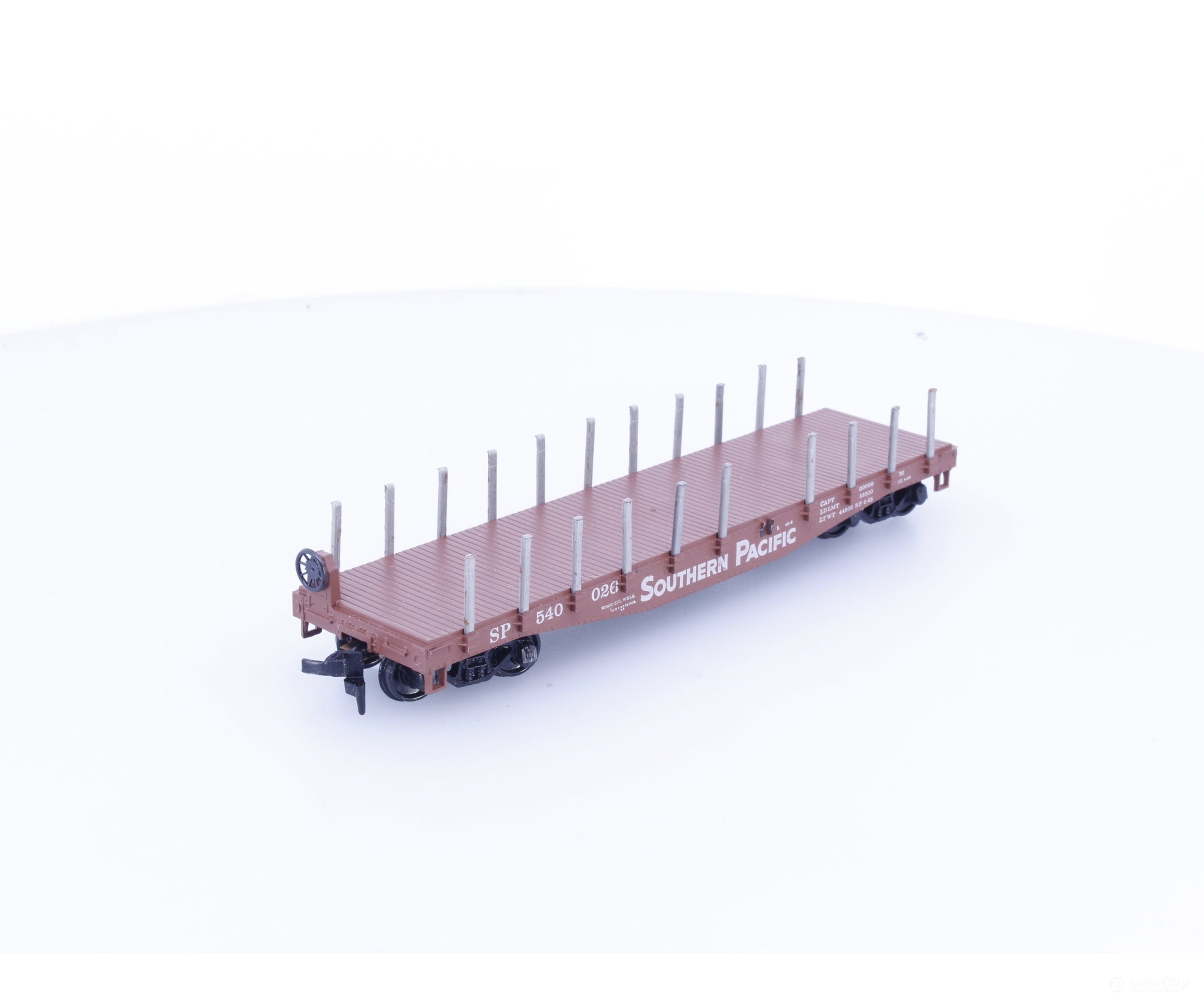 Athearn 1348 HO 40’ Flat Car with Stakes Southern Pacific (SP) 540026 - Freight Cars