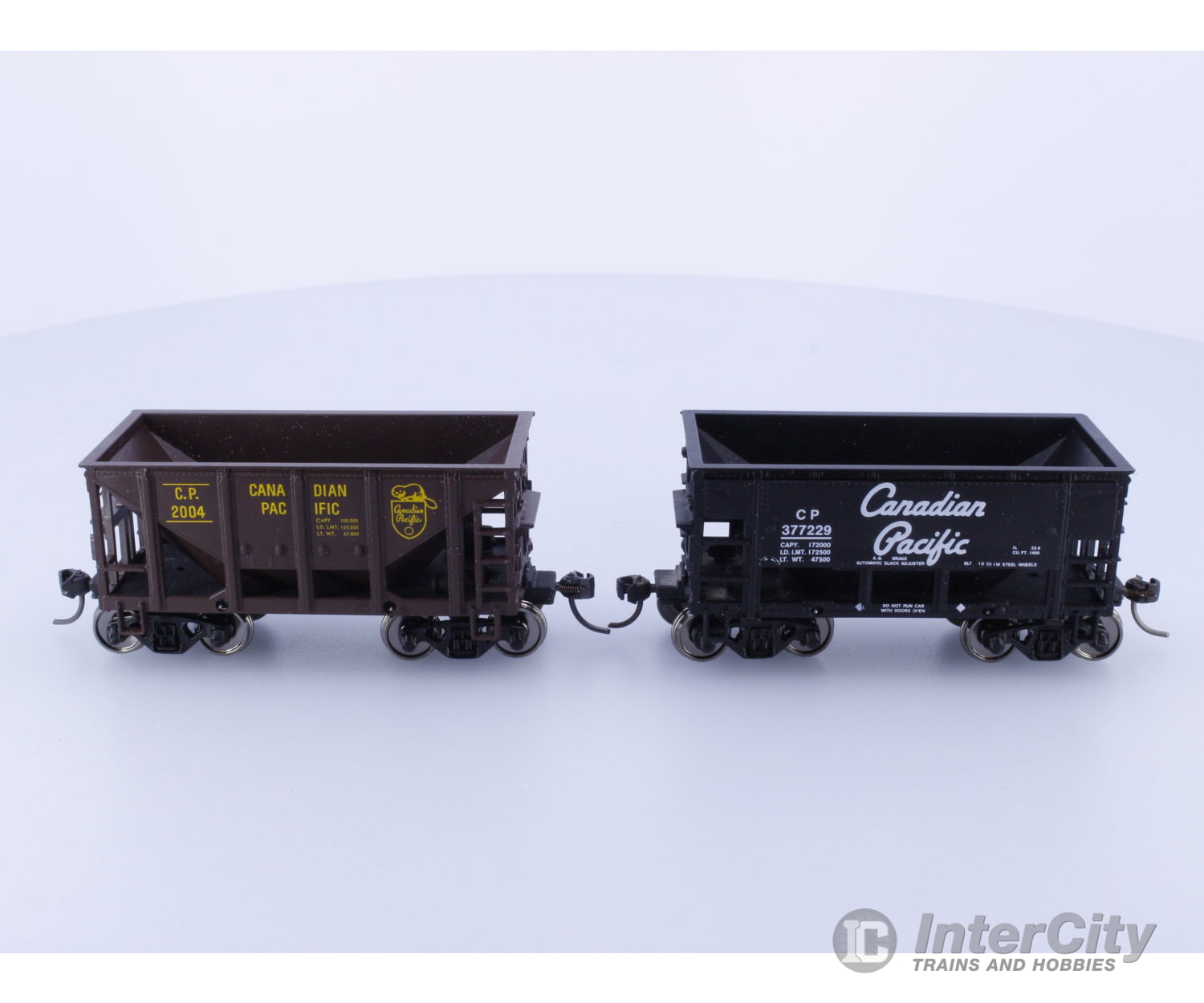 Athearn 1406 HO 2 x Ore Car Kits Built. Canadian Pacific (CP) 377229/2004 Freight Cars