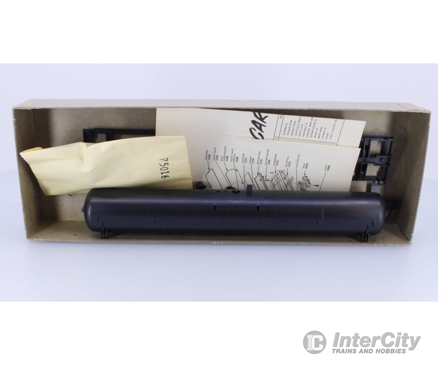 Athearn 1520 HO Tank Car 1962 Kit Undecorated Freight Cars