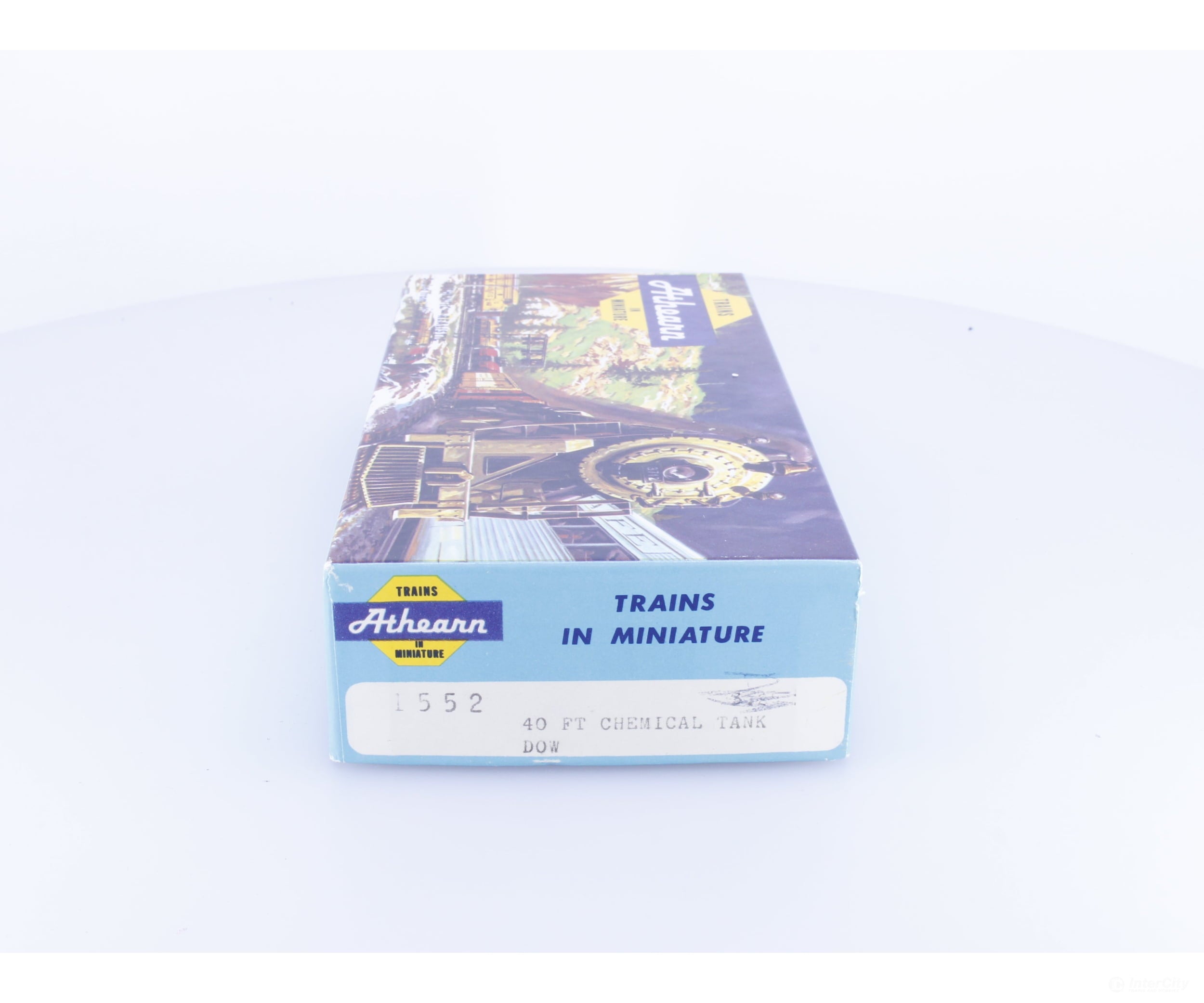 Athearn 1552 HO 40’ Chemical Tank Car Dow Chemical (DOWX) 38370 - Freight Cars