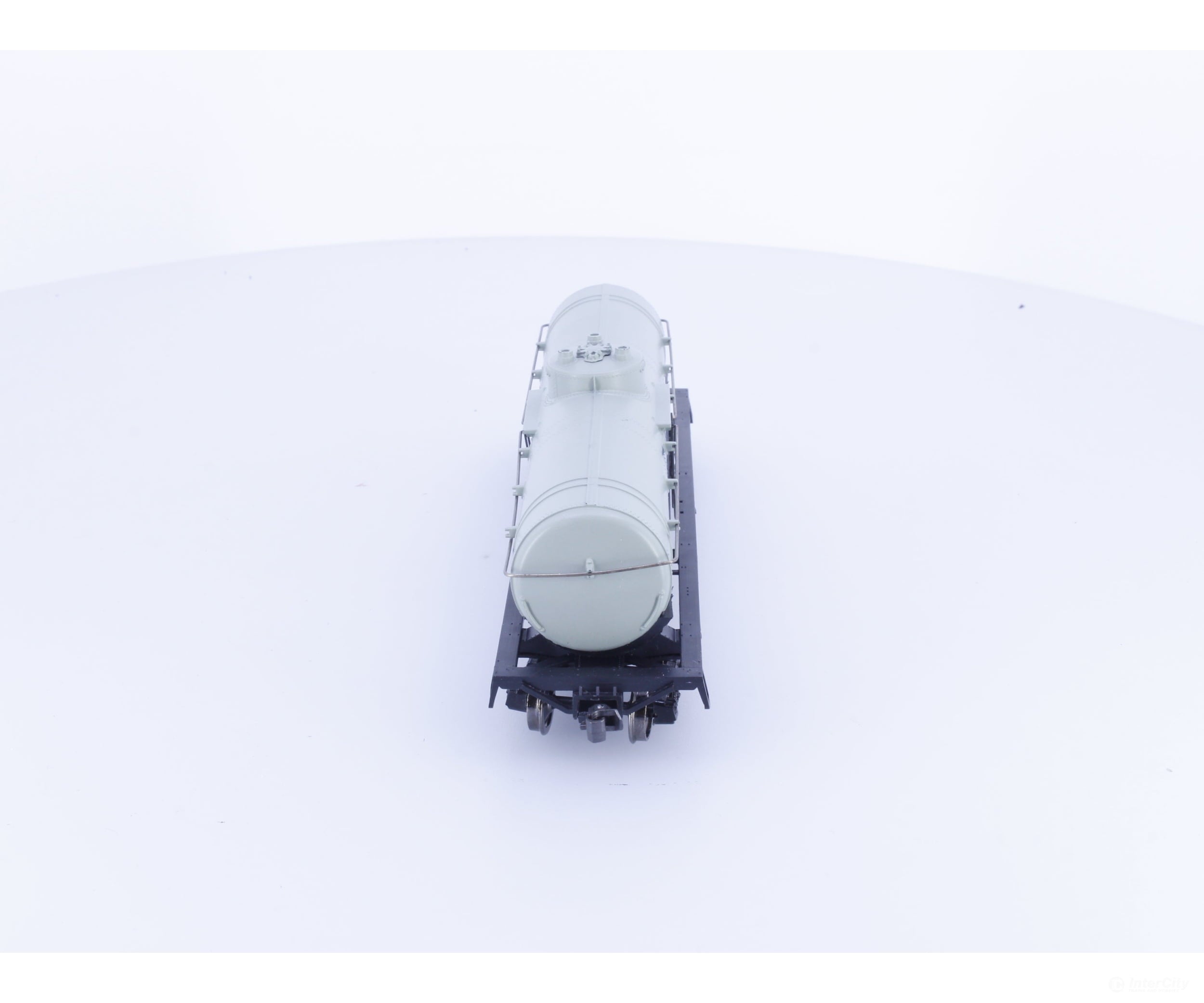 Athearn 1579 HO 40’ Single Dome Tank Car Firestone GATX Corporation (GATX) 30902 - Freight Cars