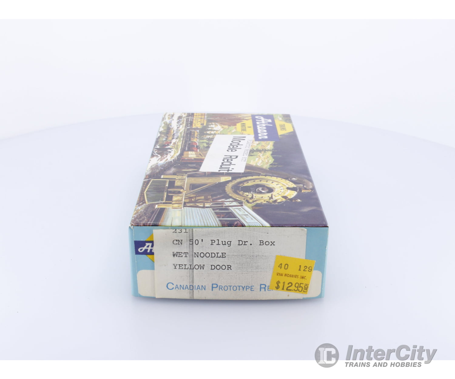 Athearn 231 HO CN Rail 50ft Steel boxcar Plug Door with yellow Canadian National (CN) 400876 Freight Cars