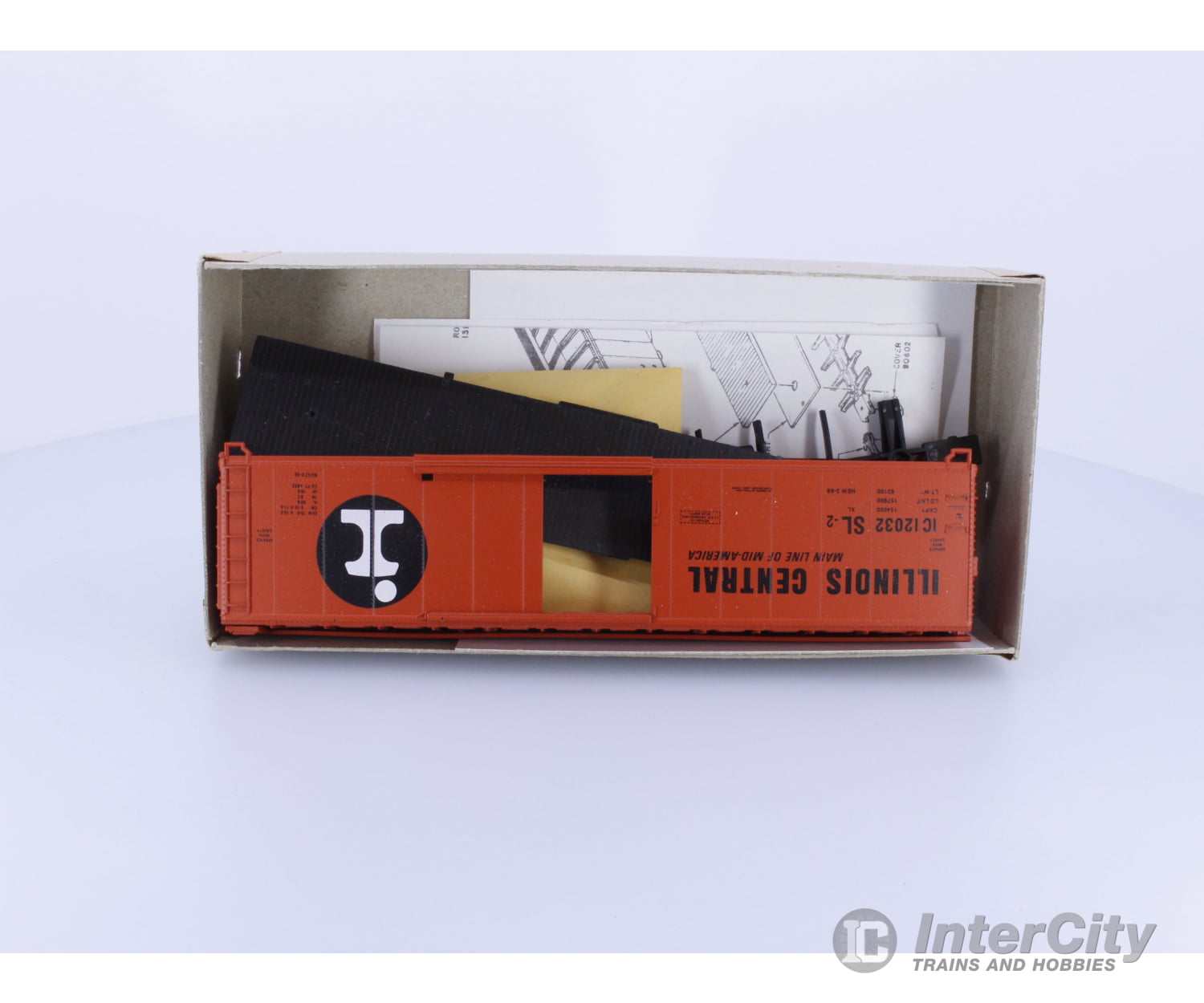 Athearn 2341 HO 50’ Steel Single Door Boxcar Kit Illinois Central (IC) 12032 Freight Cars